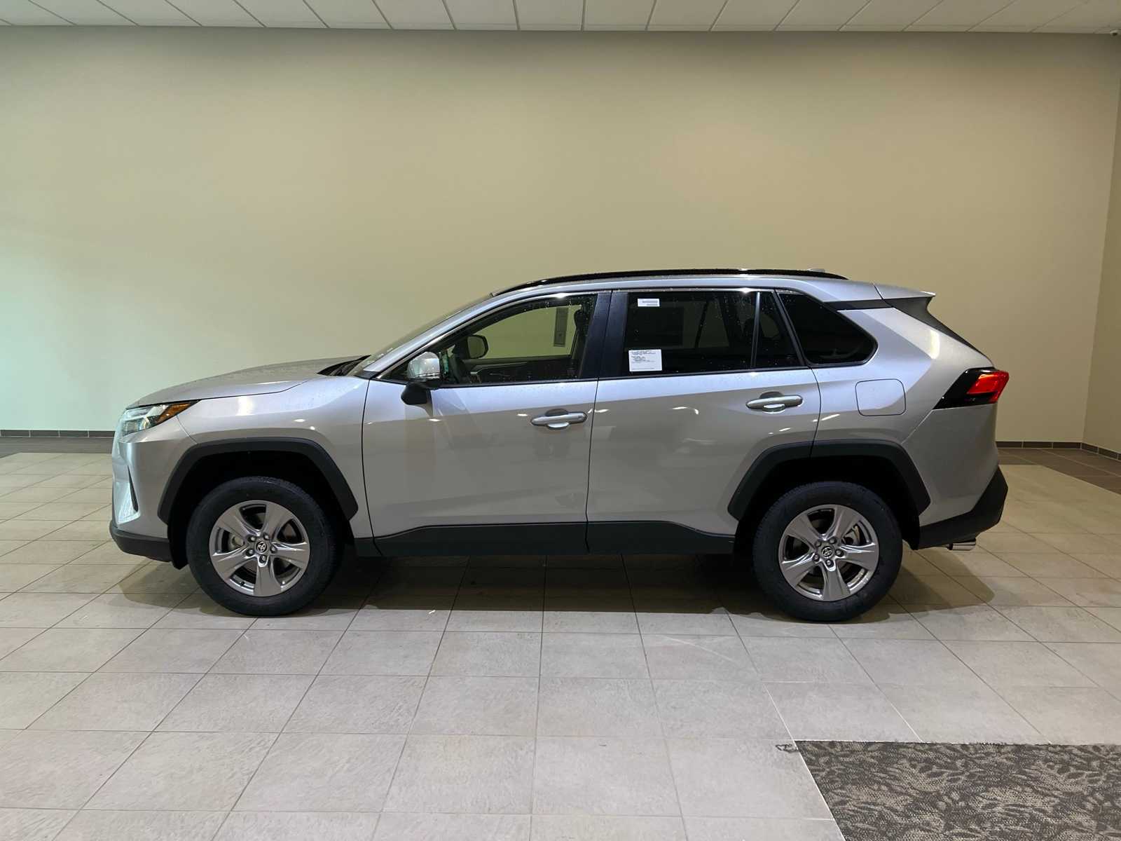 Thumbnail: 2025 Toyota RAV4 - 3