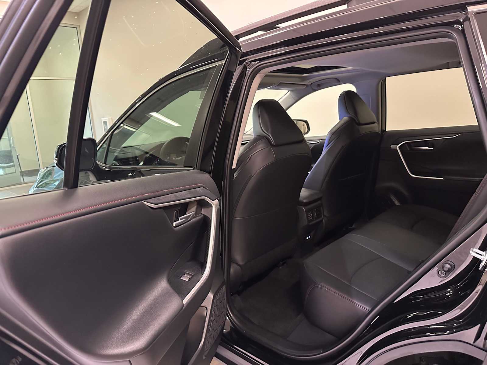 Thumbnail: 2023 Toyota RAV4 - 25