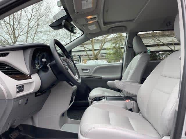 Thumbnail: 2020 Toyota Sienna - 22