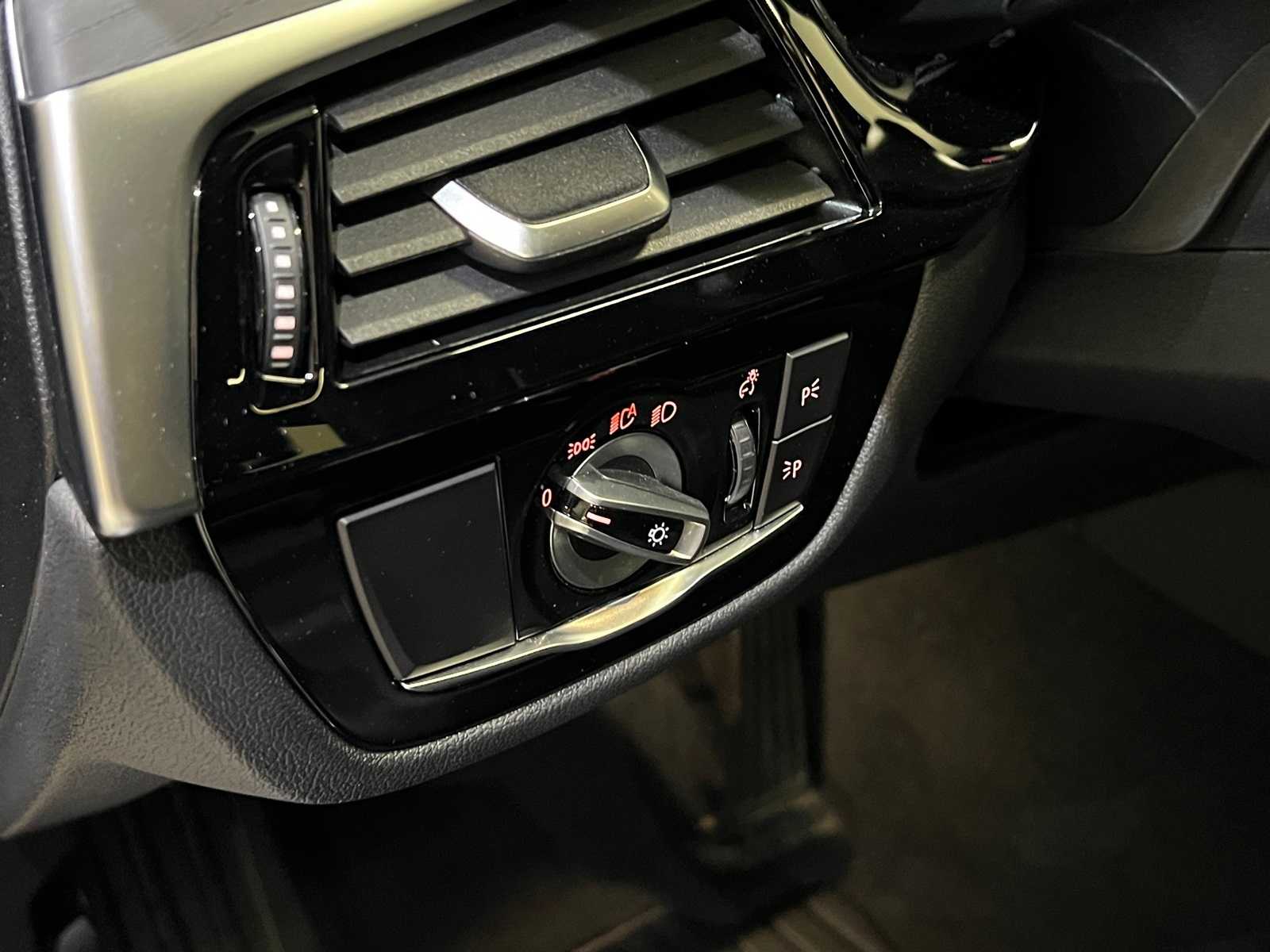 Thumbnail: 2022 BMW 5 Series - 16