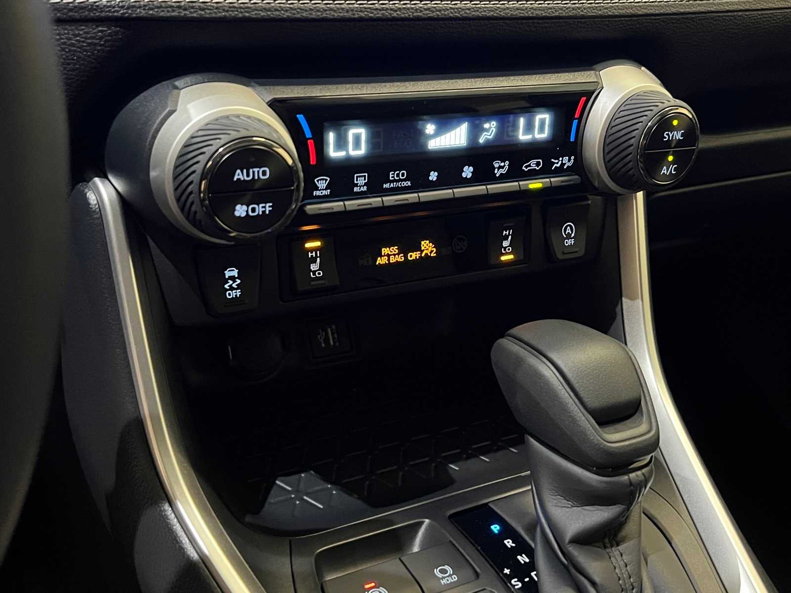 Thumbnail: 2025 Toyota RAV4 - 24