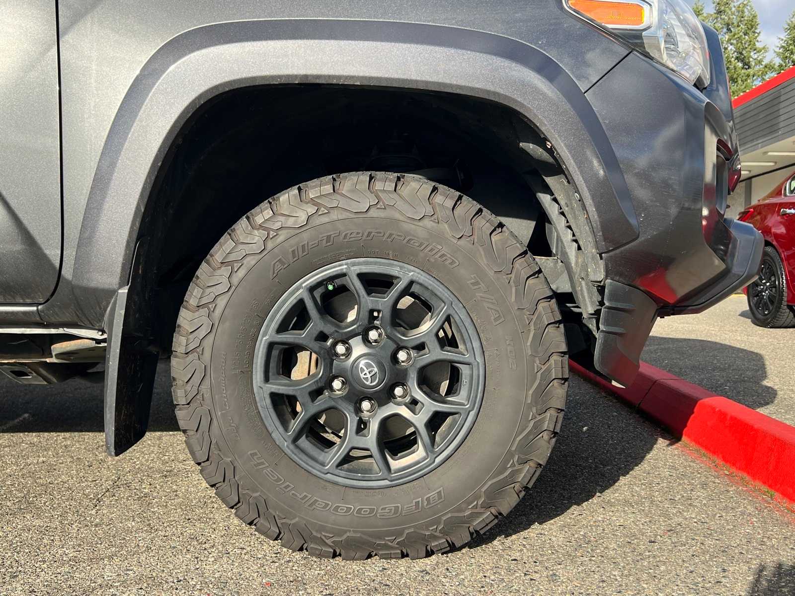 Thumbnail: 2019 Toyota Tacoma - 5