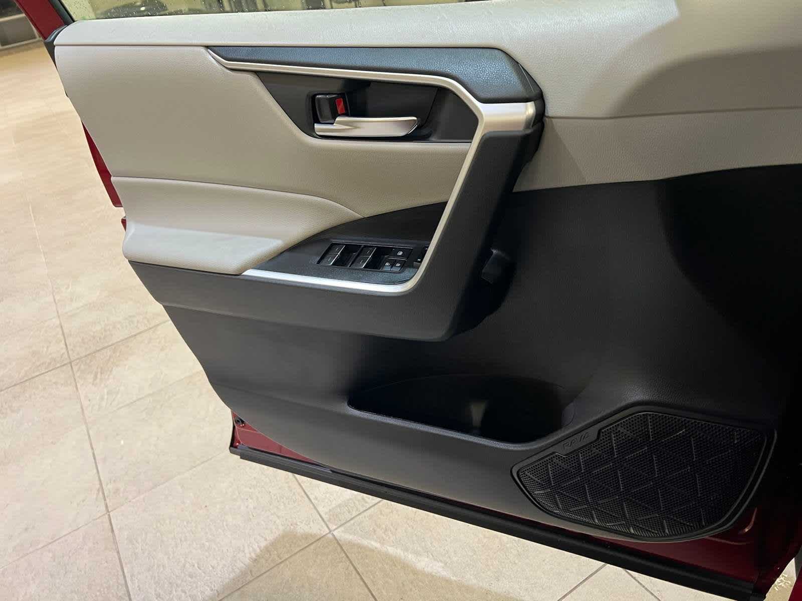 Thumbnail: 2025 Toyota RAV4 - 16