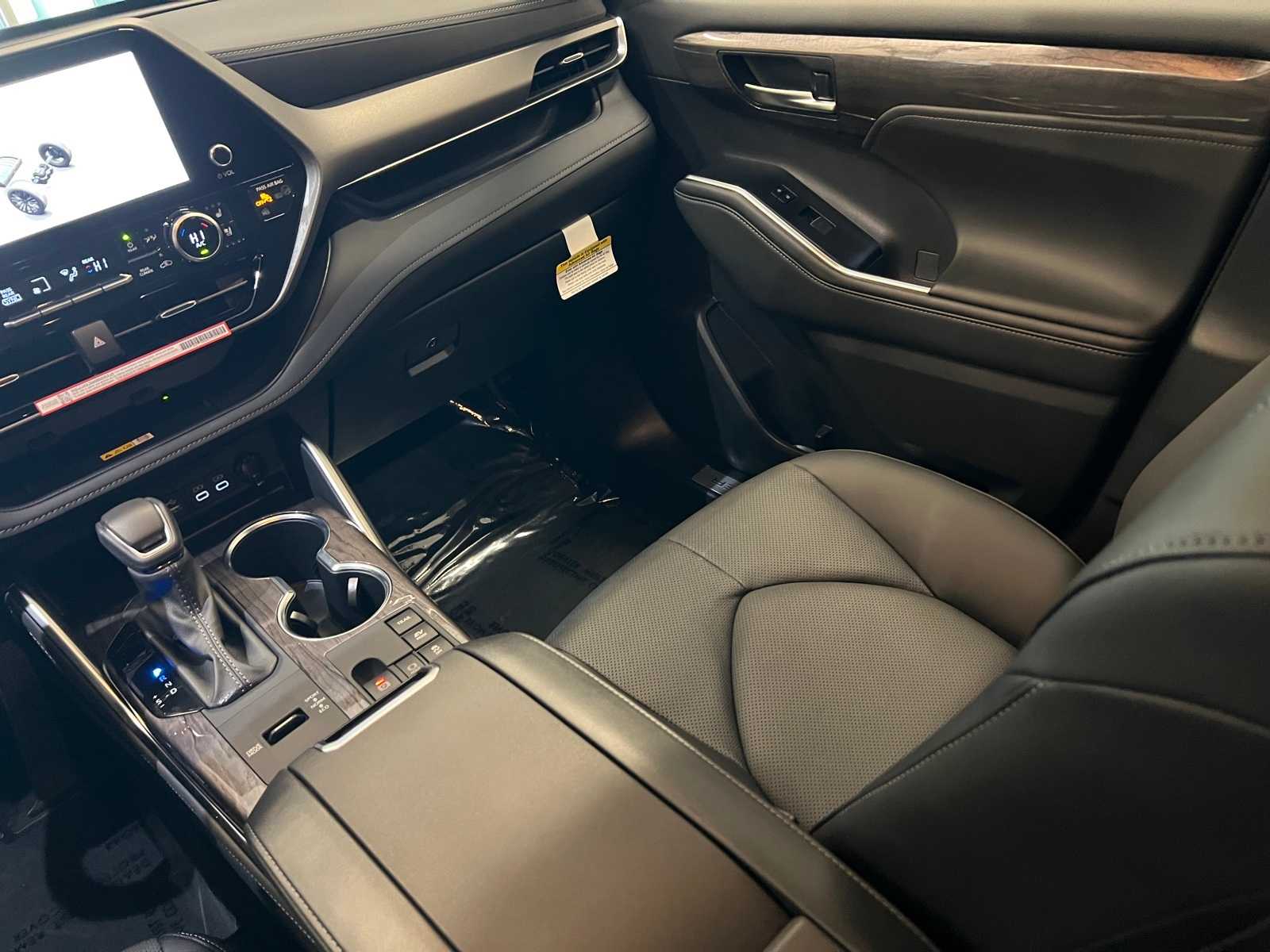 Thumbnail: 2025 Toyota Highlander - 11