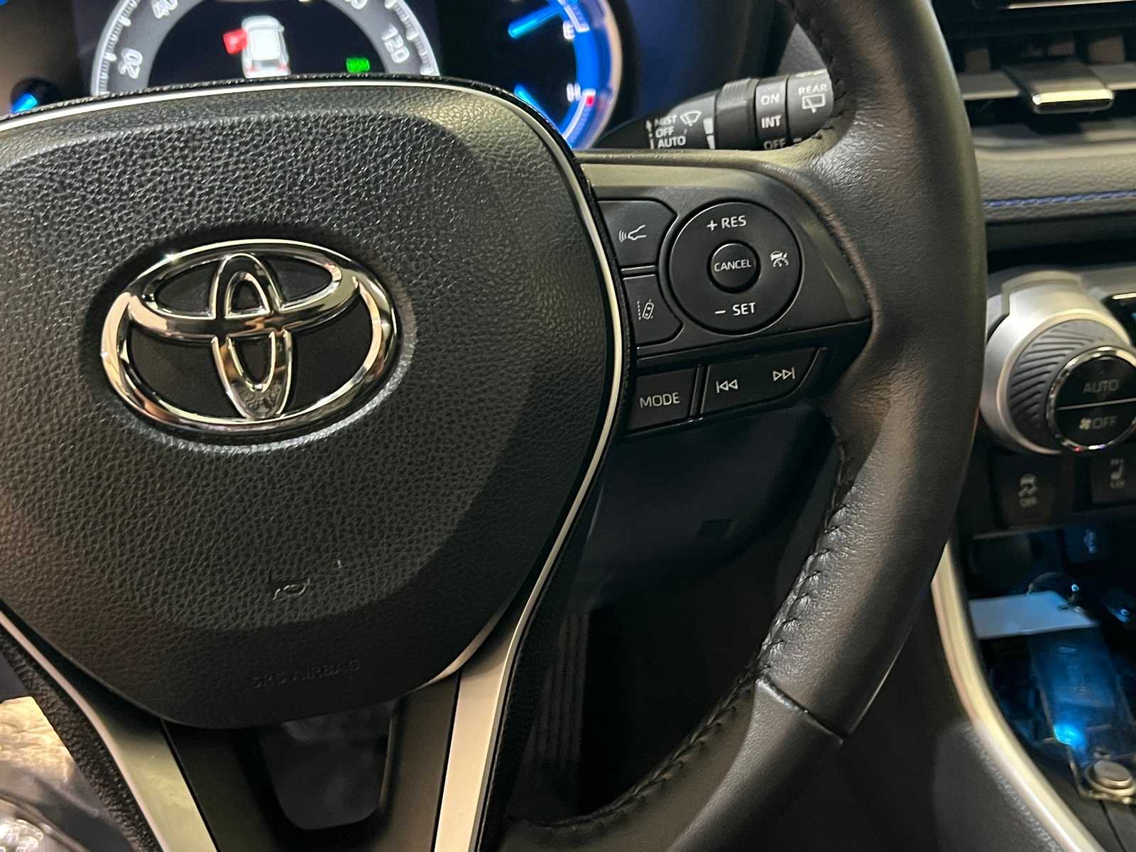 Thumbnail: 2020 Toyota RAV4 - 21