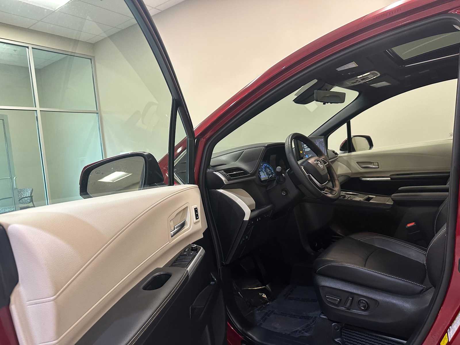 Thumbnail: 2025 Toyota Sienna - 24