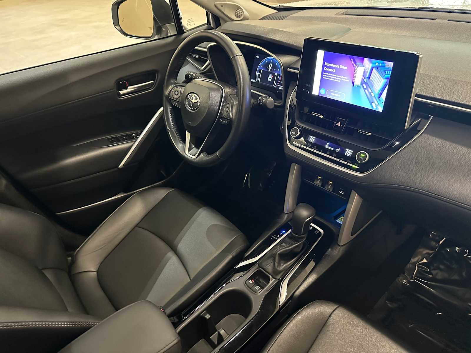 Thumbnail: 2023 Toyota Corolla Cross - 31