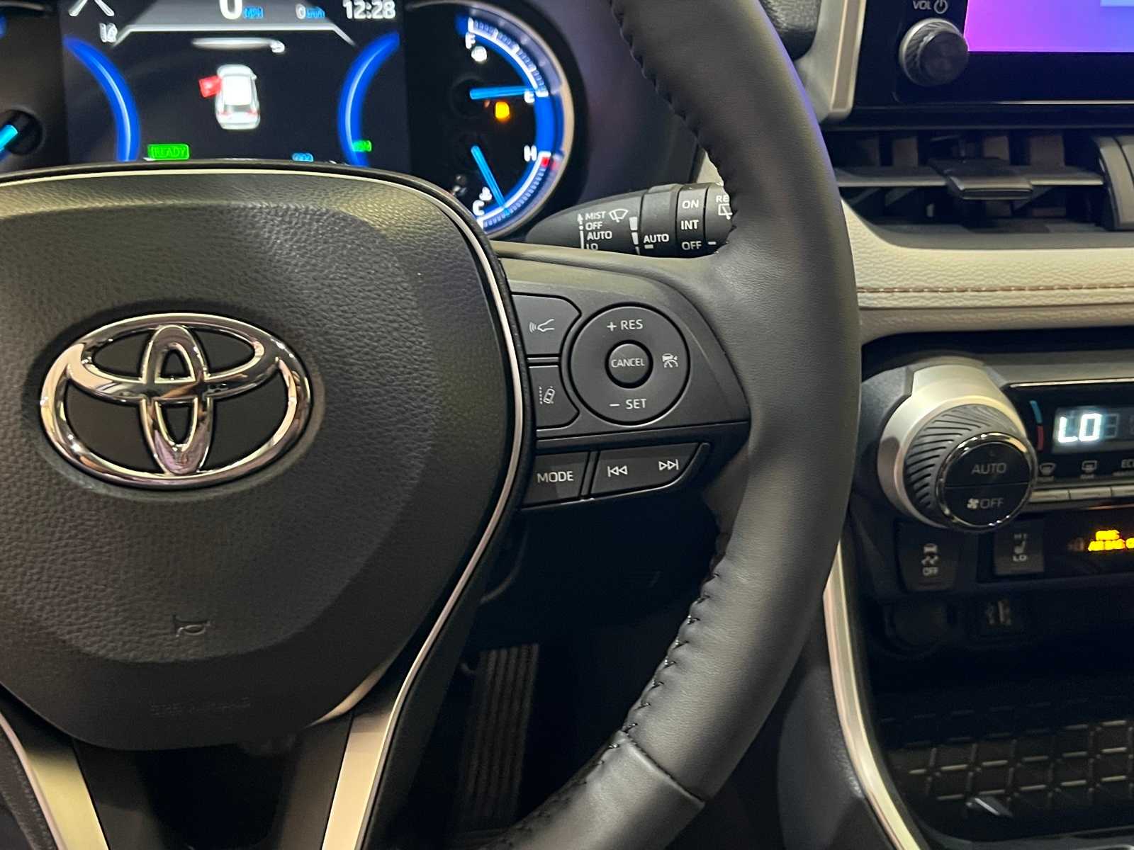 Thumbnail: 2025 Toyota RAV4 - 20