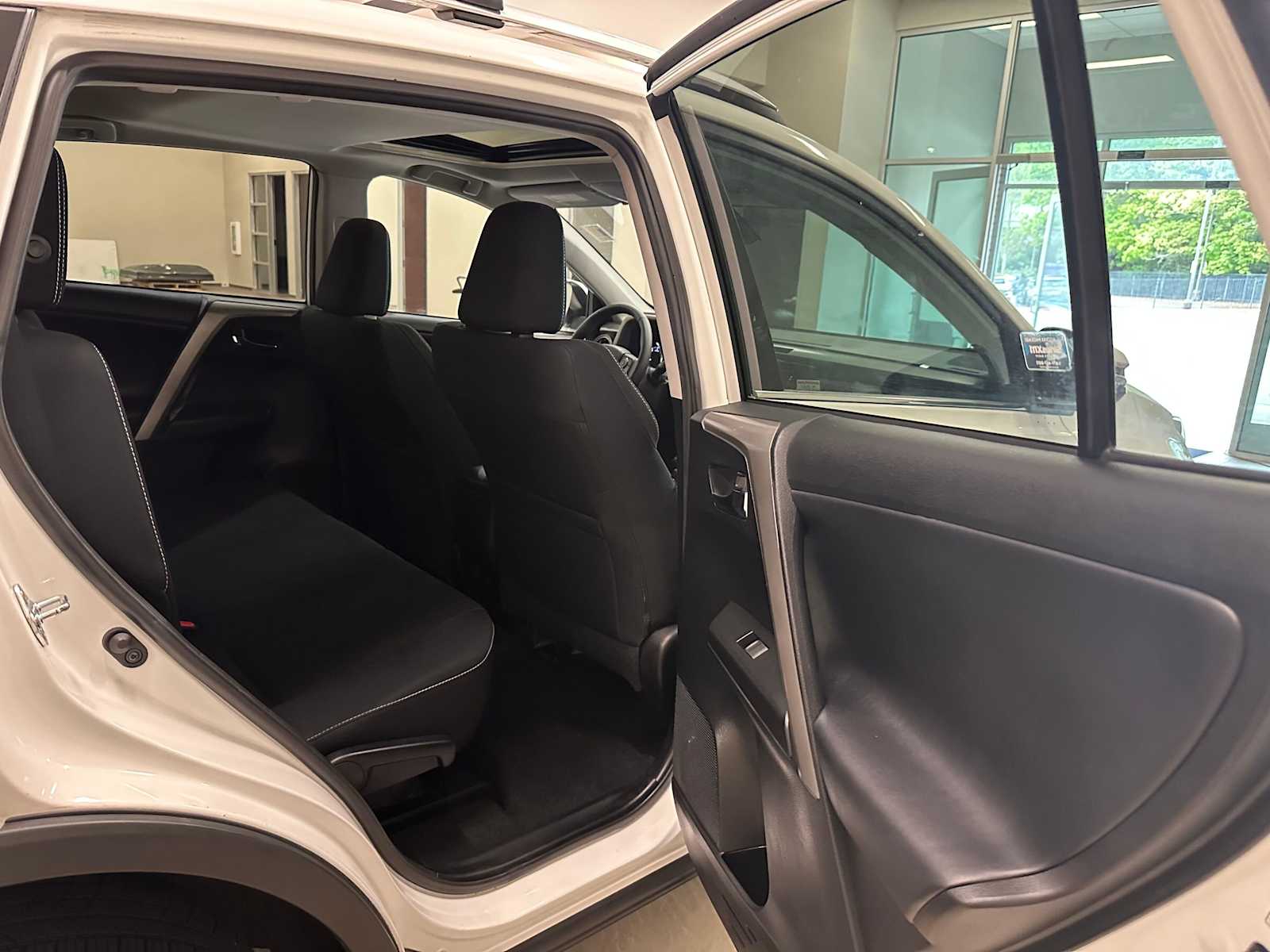 Thumbnail: 2016 Toyota RAV4 - 26