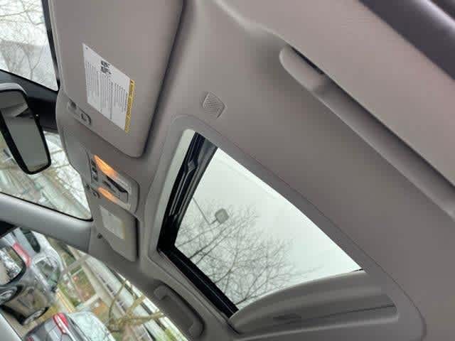 Thumbnail: 2020 Toyota Sienna - 24