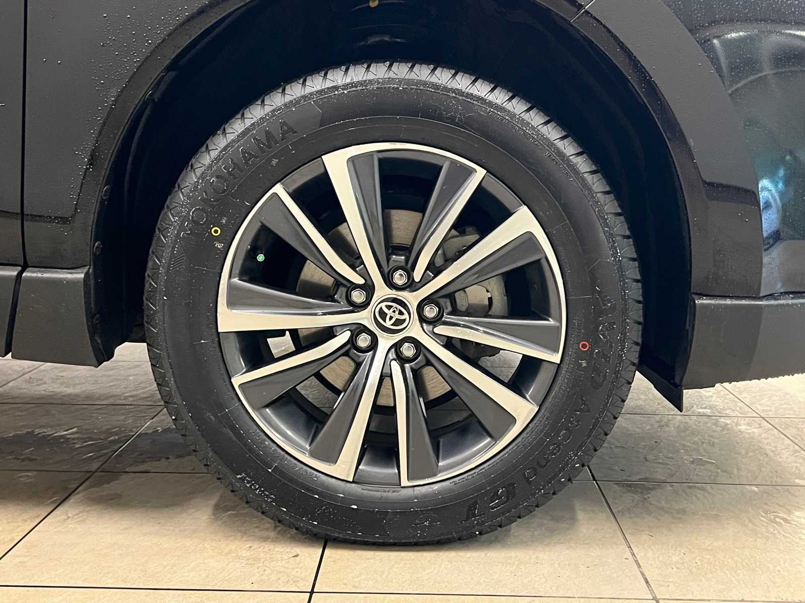 Thumbnail: 2022 Toyota Venza - 7