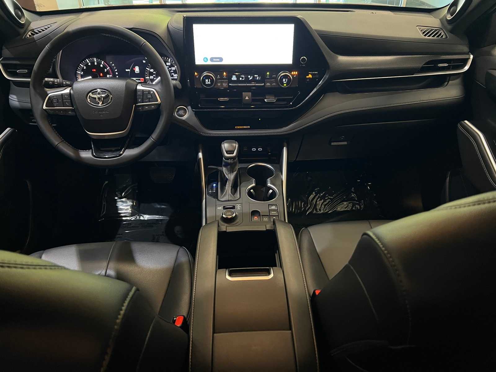 Thumbnail: 2024 Toyota Highlander - 10