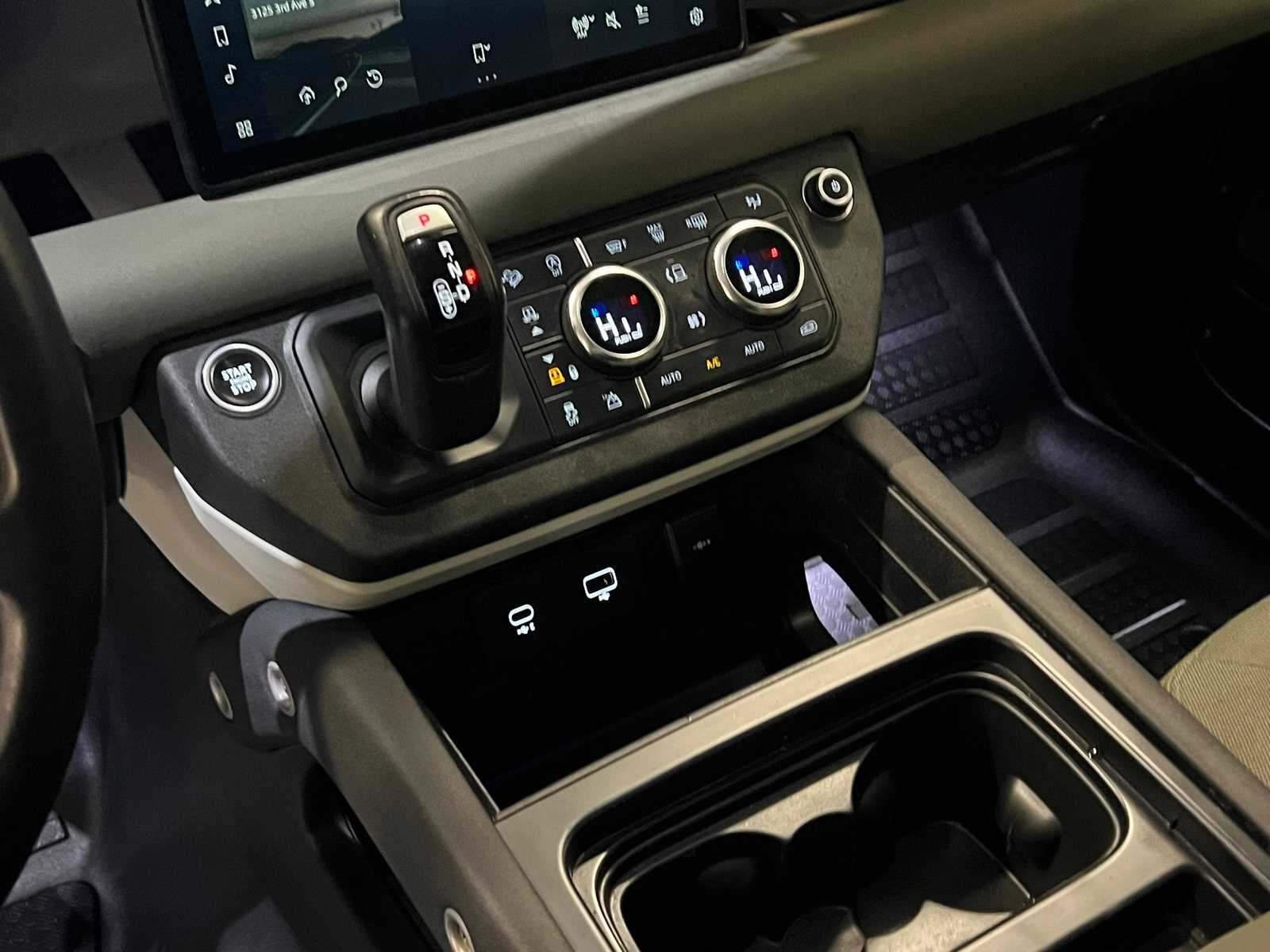 Thumbnail: 2020 Land Rover Defender - 22