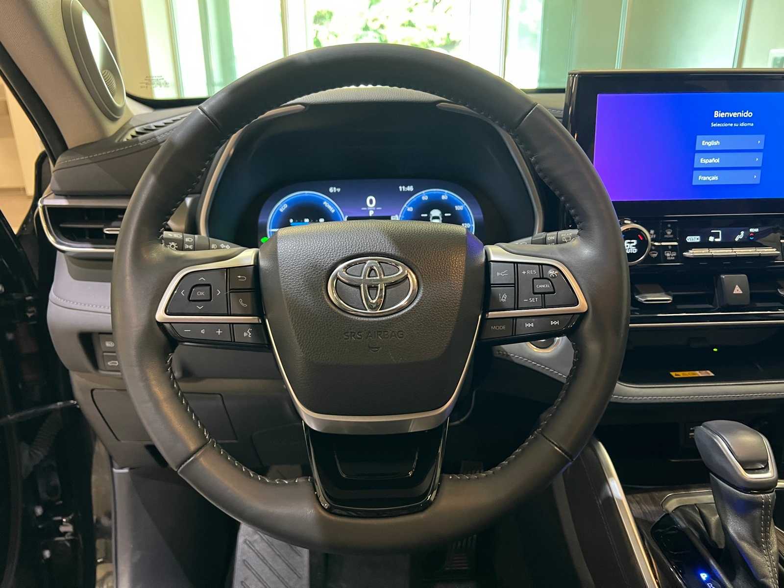 Thumbnail: 2023 Toyota Highlander - 20