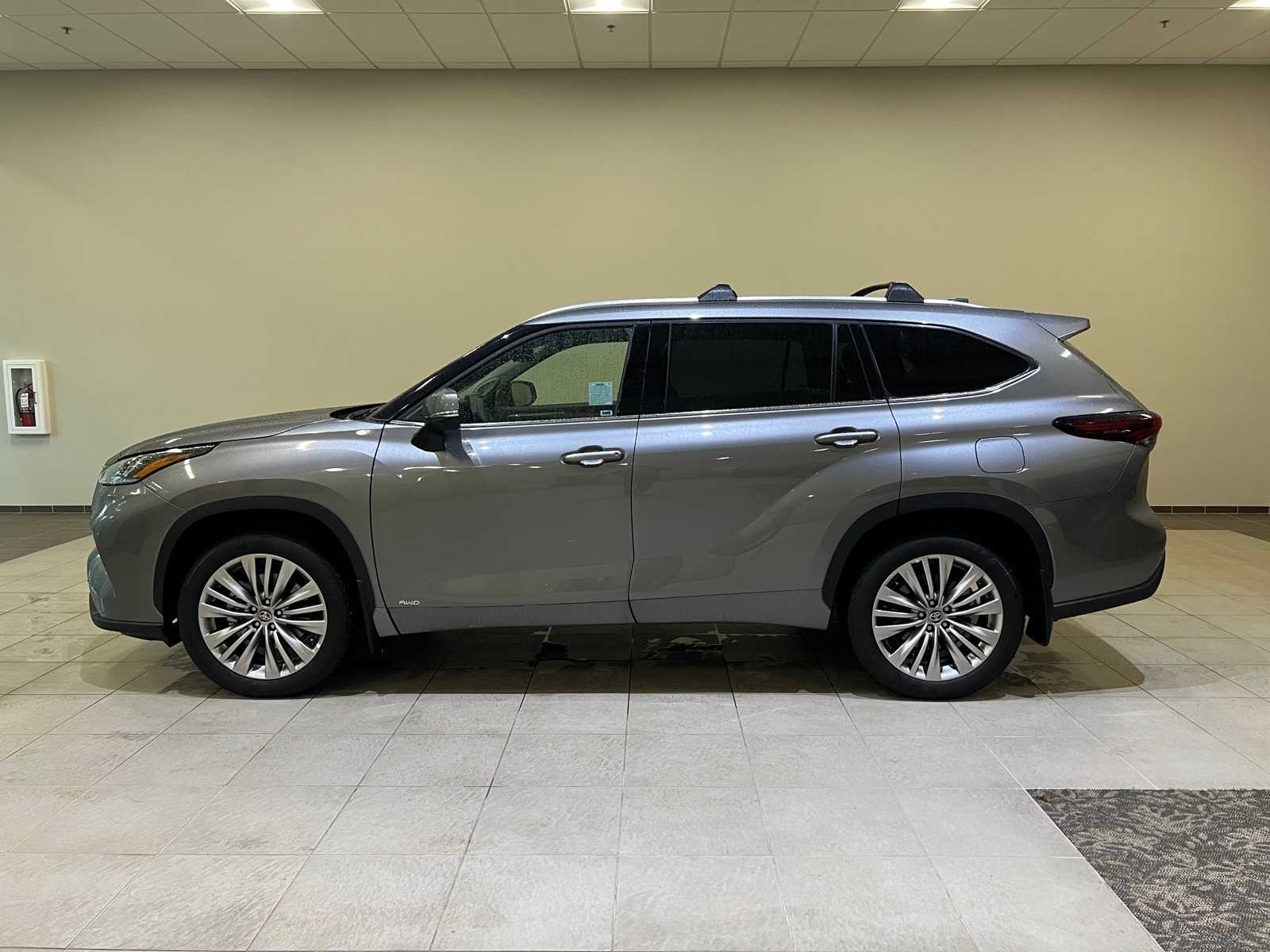 Thumbnail: 2025 Toyota Highlander - 3