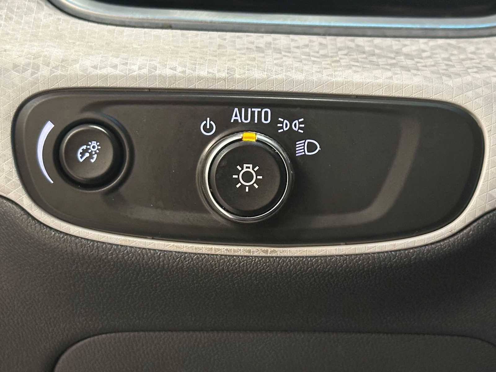 Thumbnail: 2021 Chevrolet Bolt EV - 17