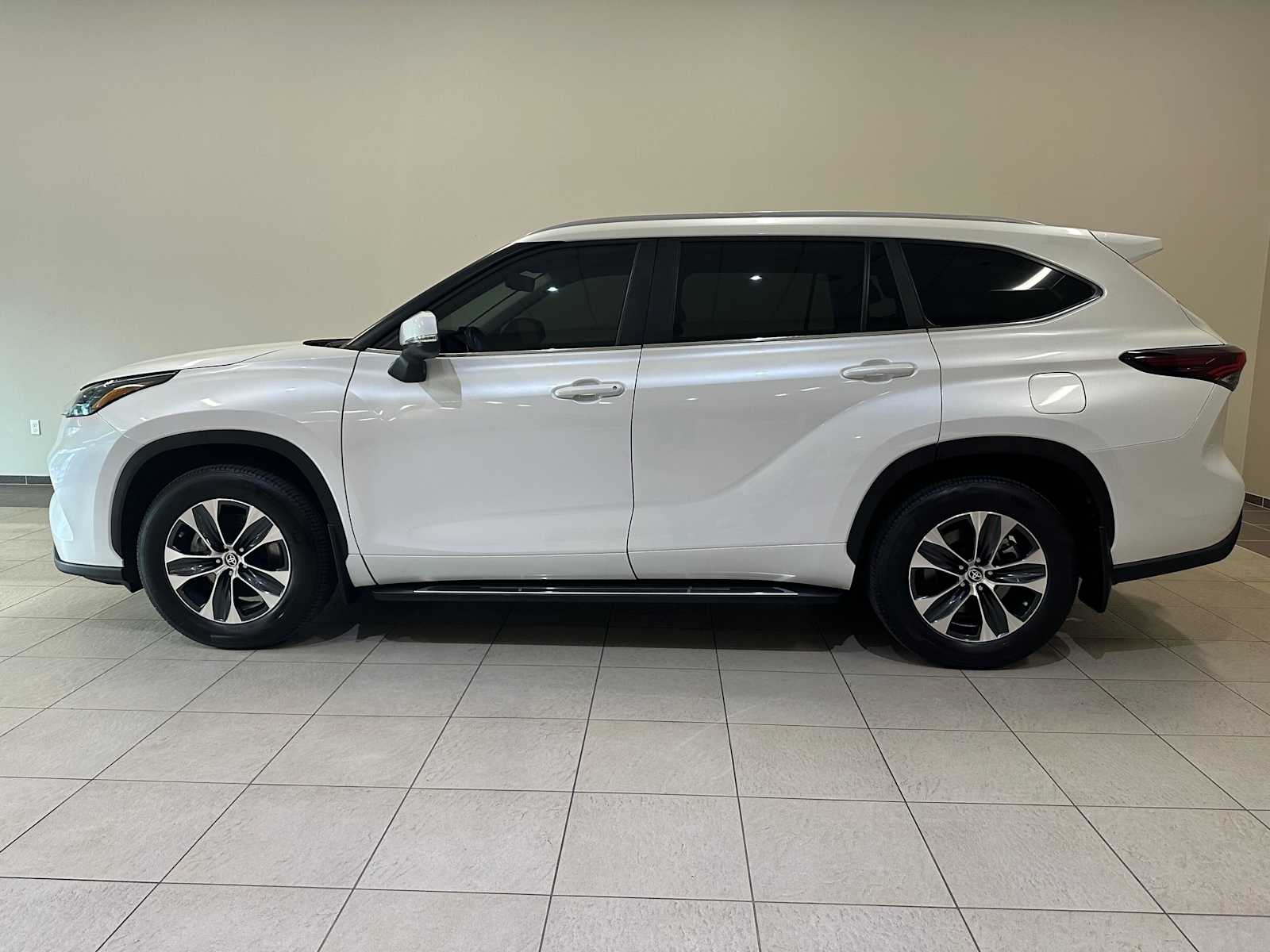 Thumbnail: 2024 Toyota Highlander - 3