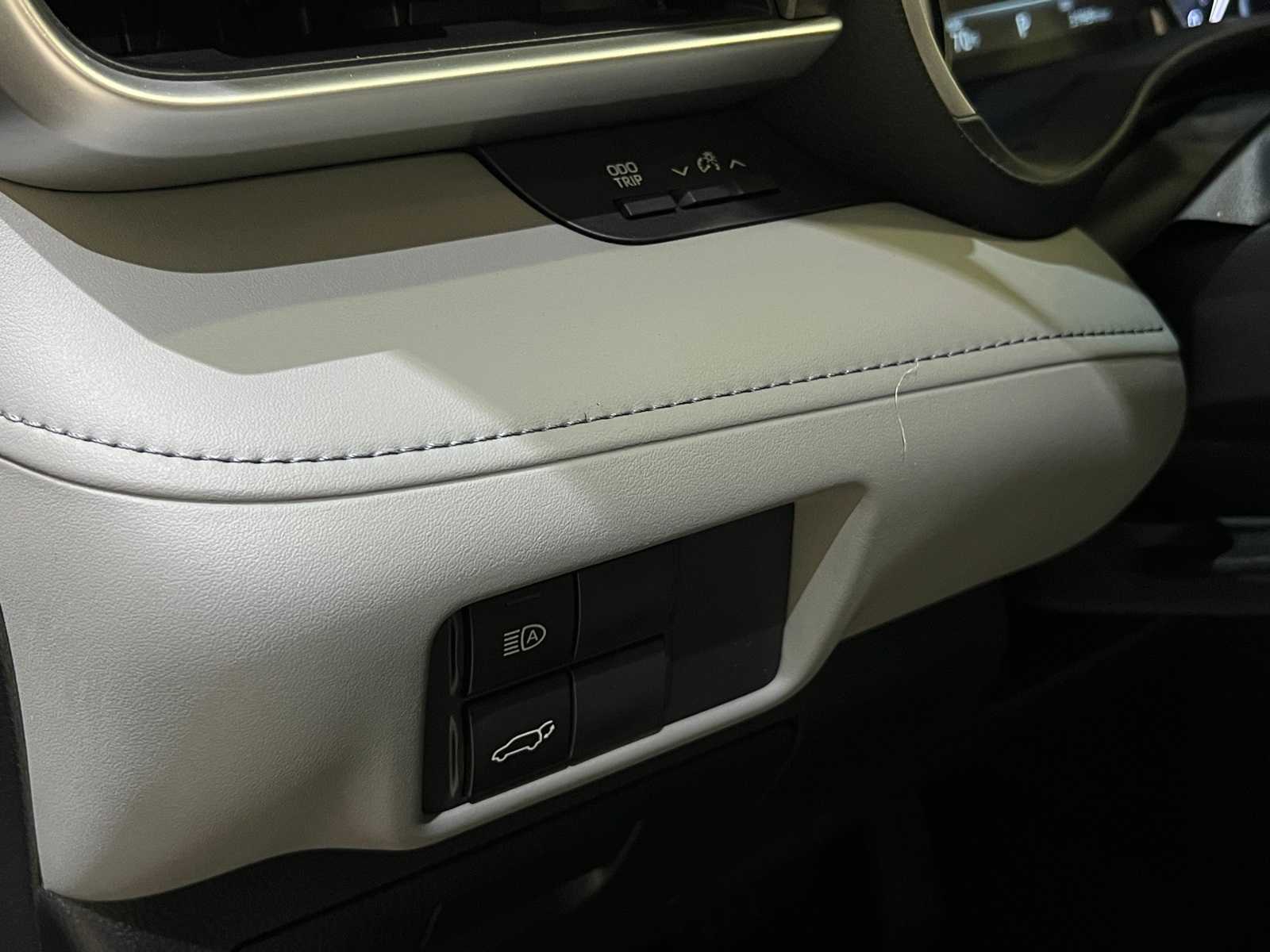 Thumbnail: 2022 Toyota Highlander - 16