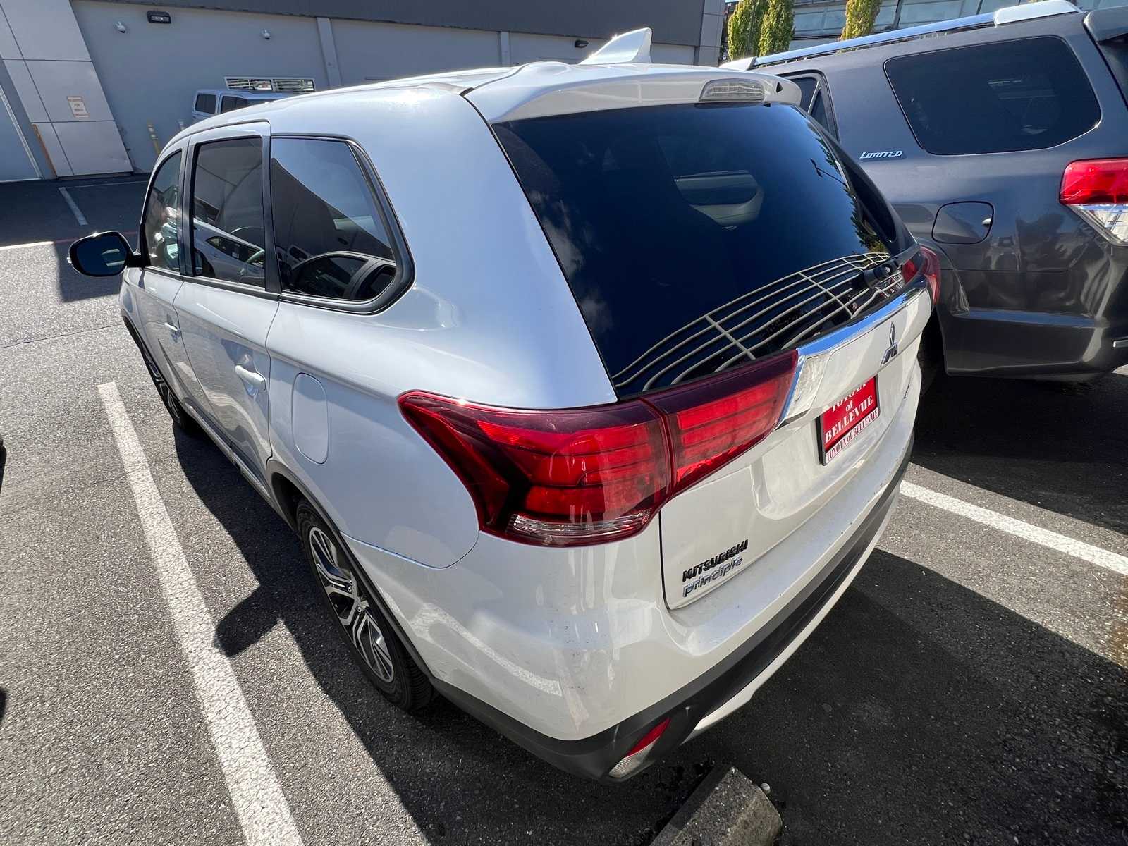Thumbnail: 2018 Mitsubishi Outlander - 9