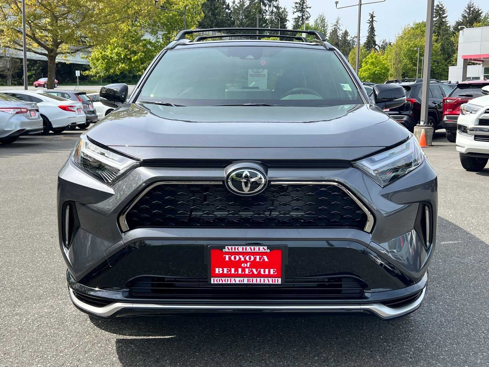 2025 Toyota RAV4 XSE 8