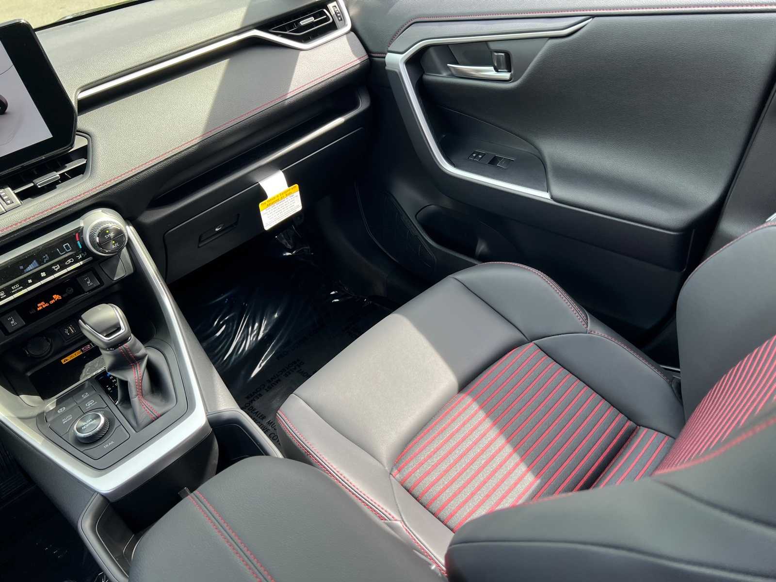 2025 Toyota RAV4 XSE 11