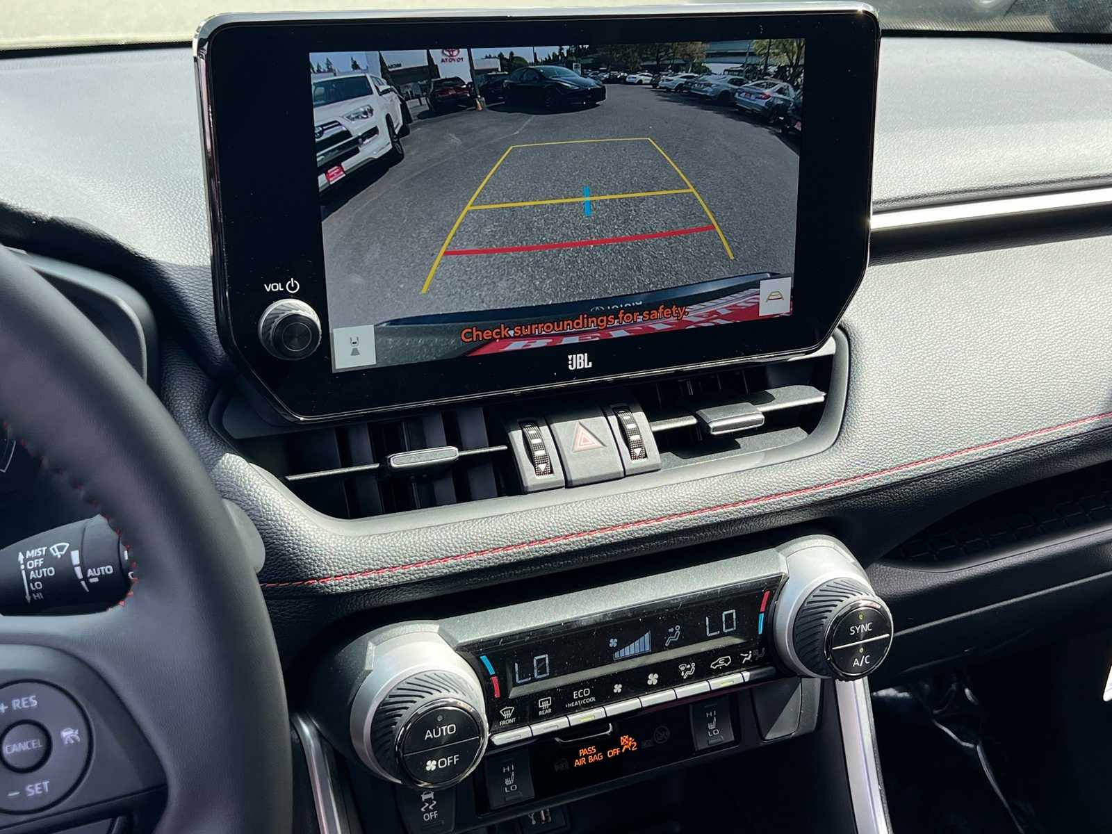 2025 Toyota RAV4 XSE 27