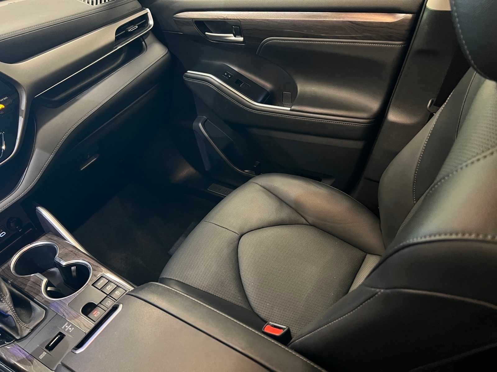 Thumbnail: 2023 Toyota Highlander - 11