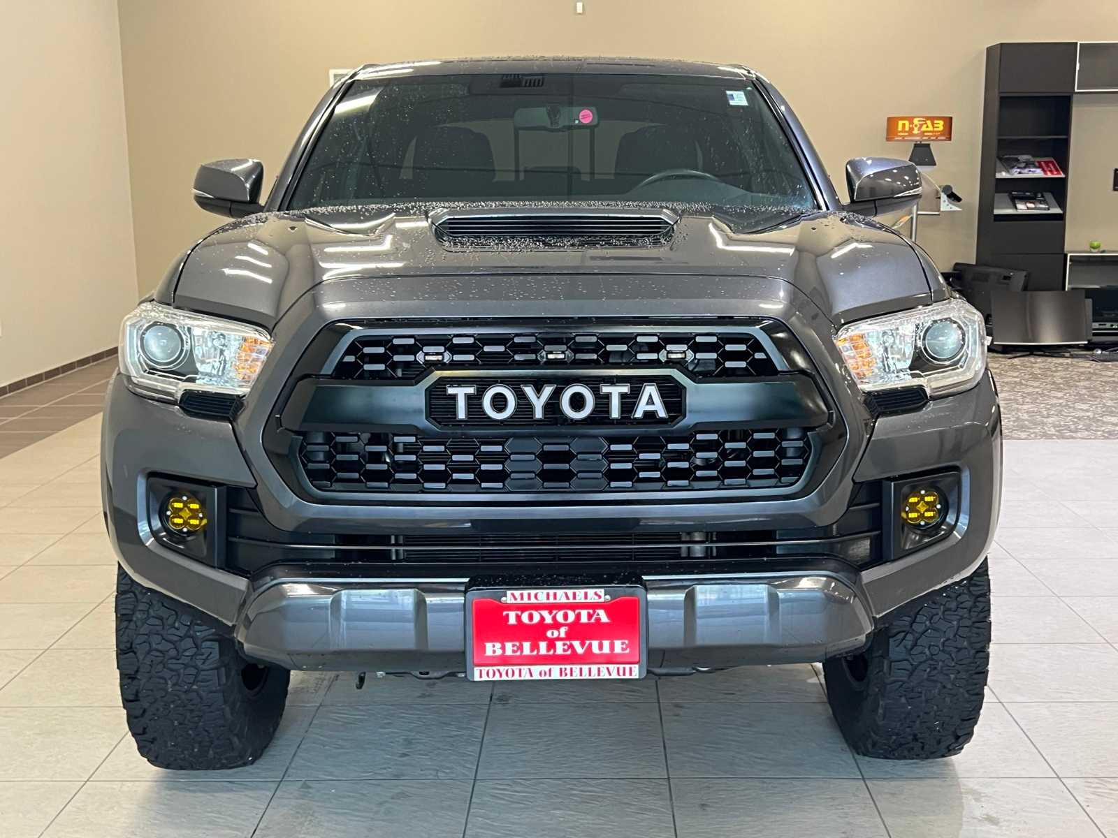Thumbnail: 2017 Toyota Tacoma - 8
