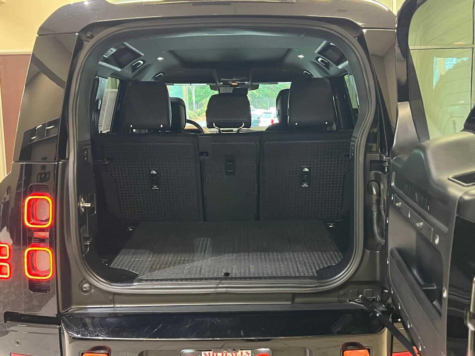 Thumbnail: 2023 Land Rover Defender - 28