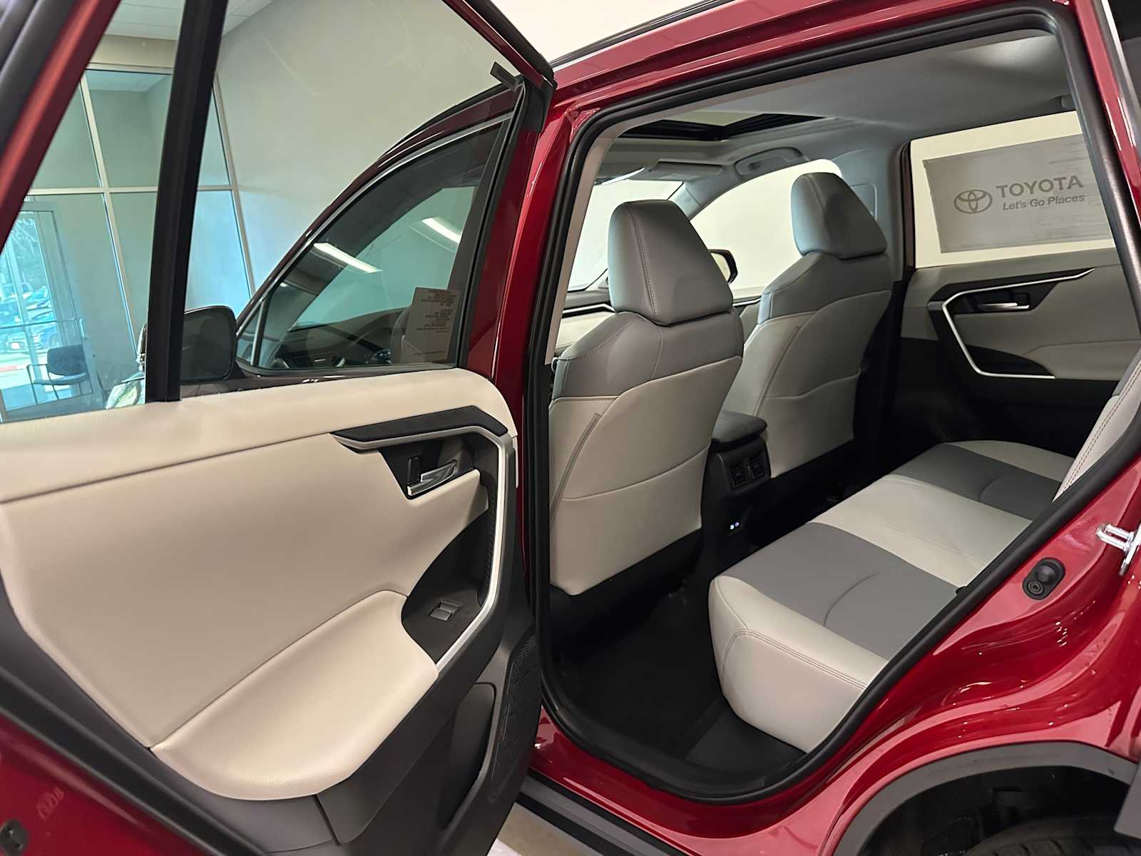 Thumbnail: 2025 Toyota RAV4 - 24