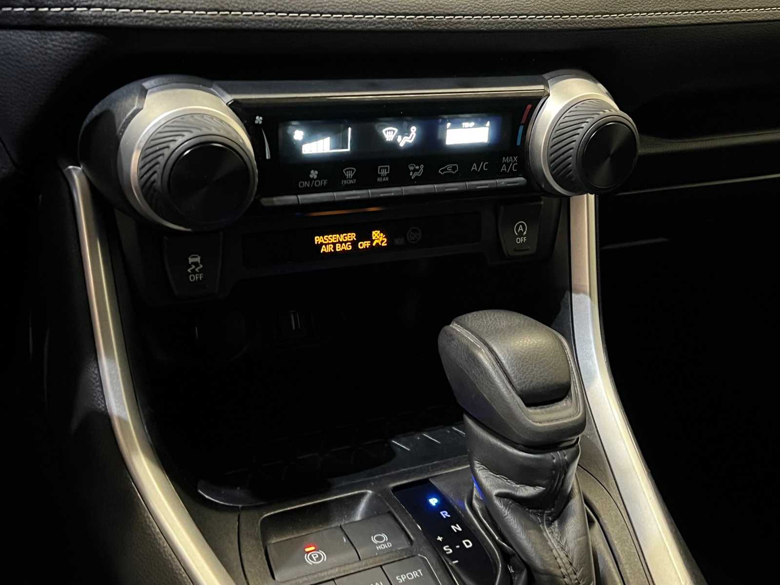 Thumbnail: 2021 Toyota RAV4 - 23