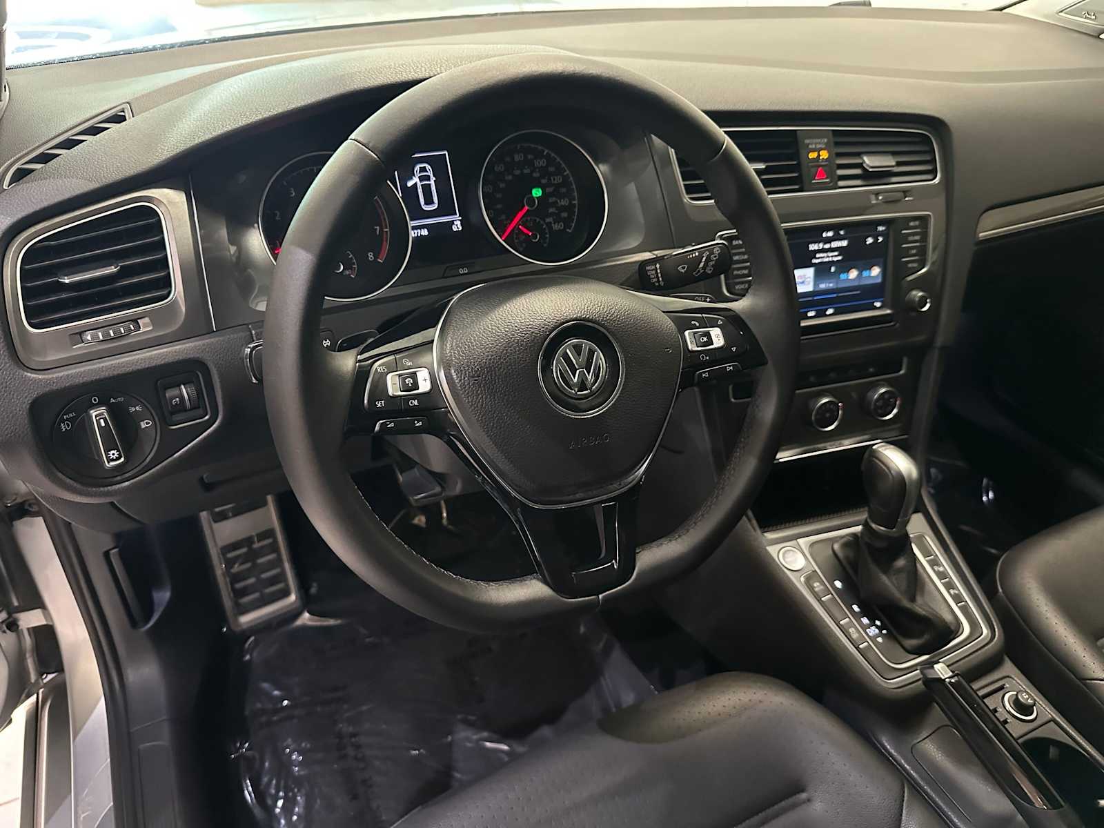 Thumbnail: 2017 Volkswagen Golf - 2