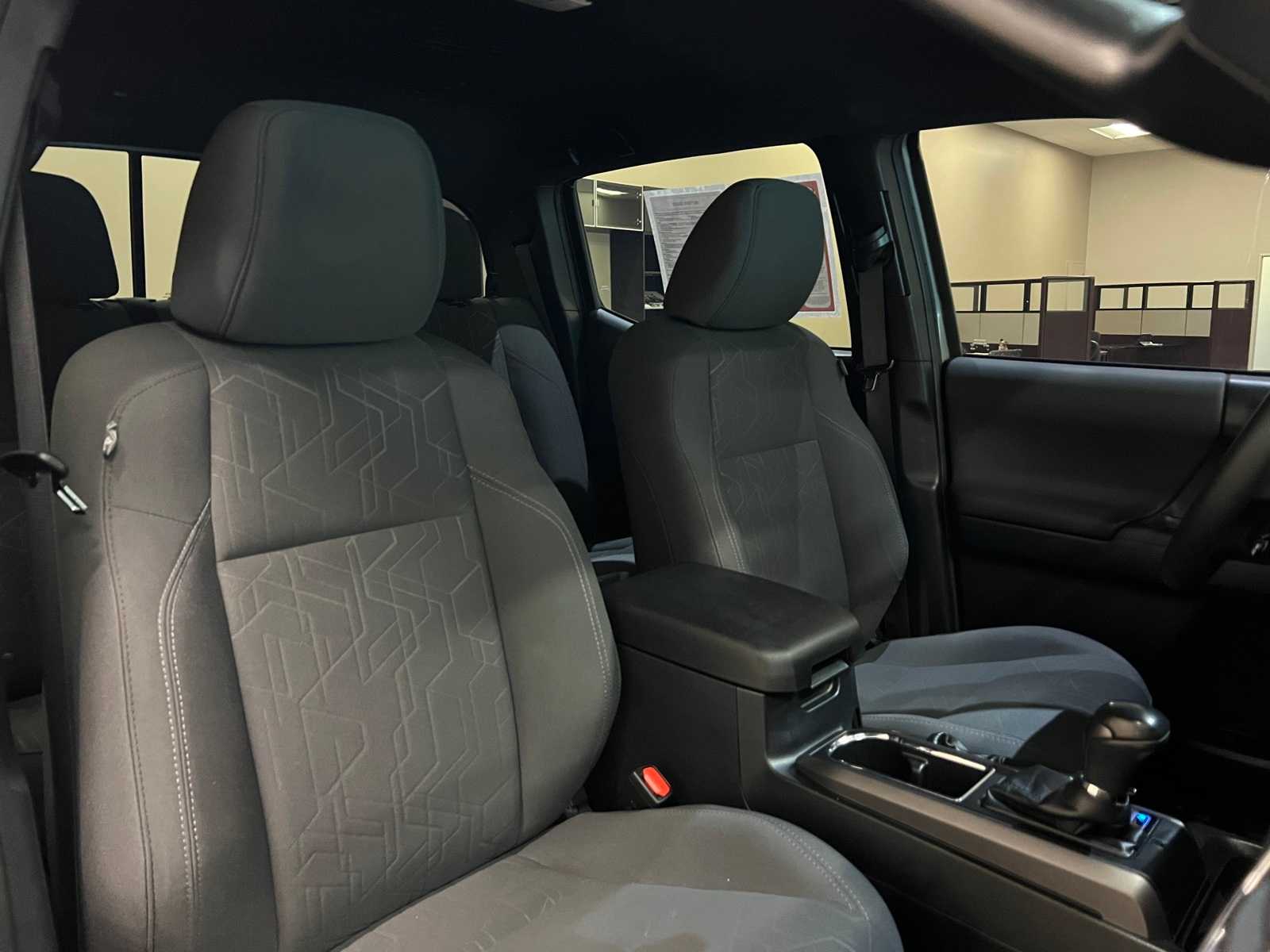 Thumbnail: 2019 Toyota Tacoma - 14