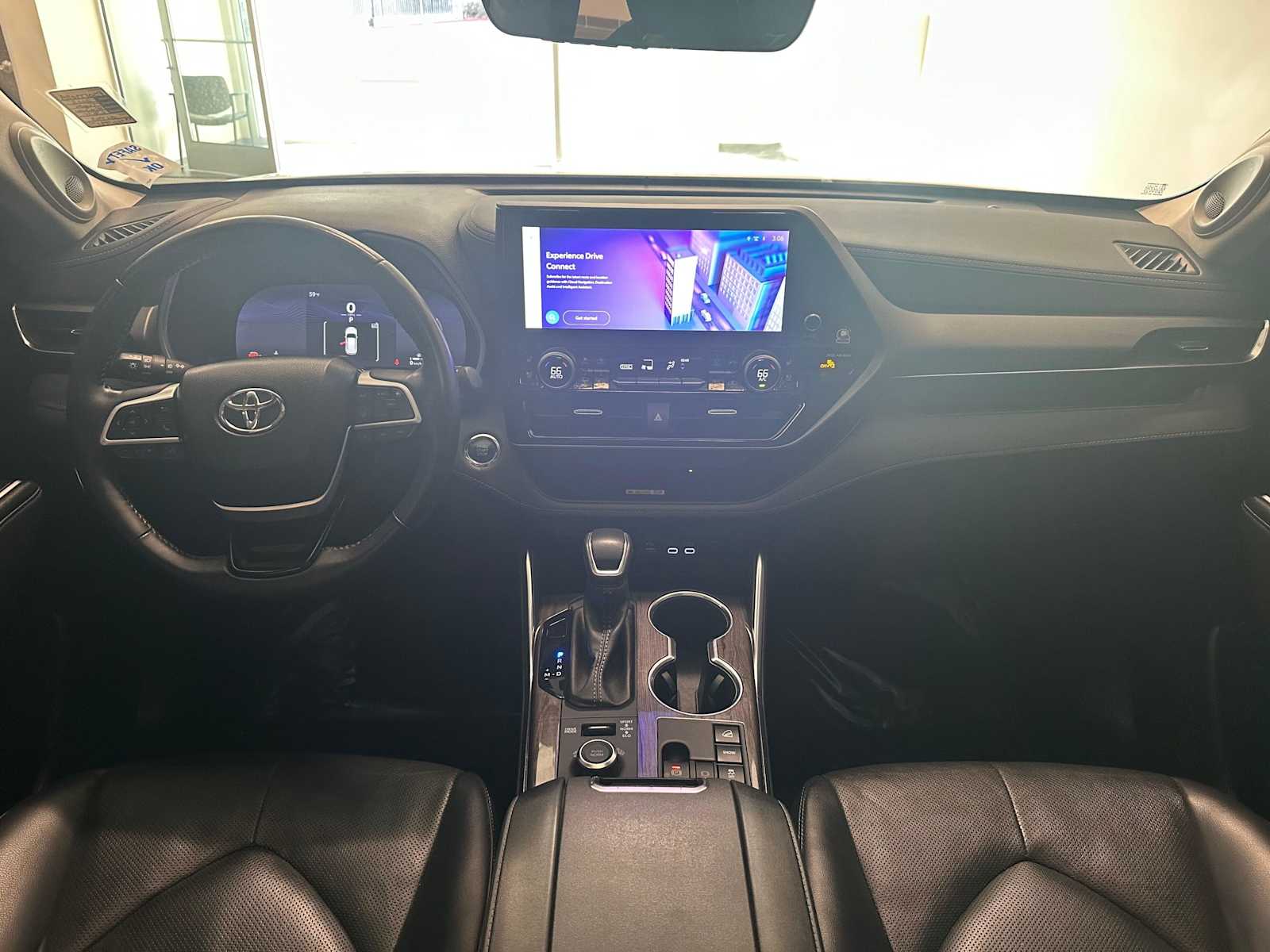 Thumbnail: 2023 Toyota Highlander - 10