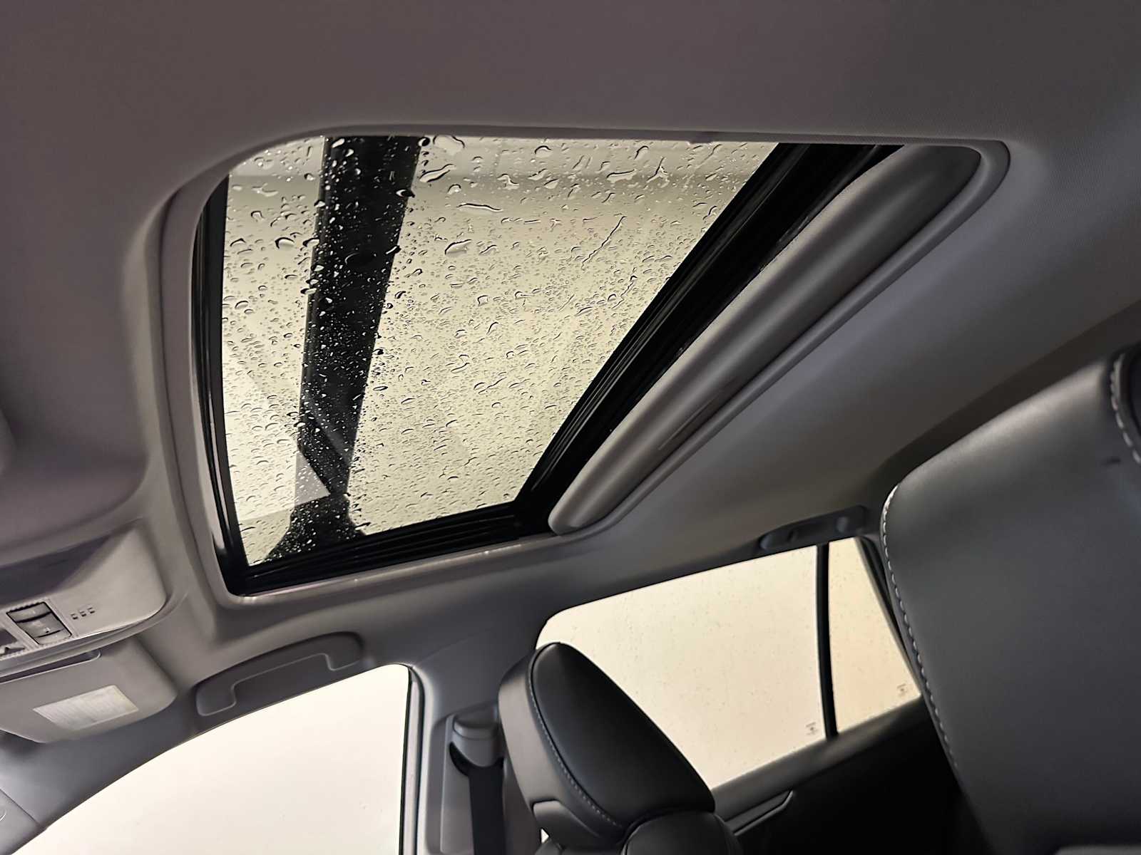 Thumbnail: 2022 Toyota RAV4 - 20