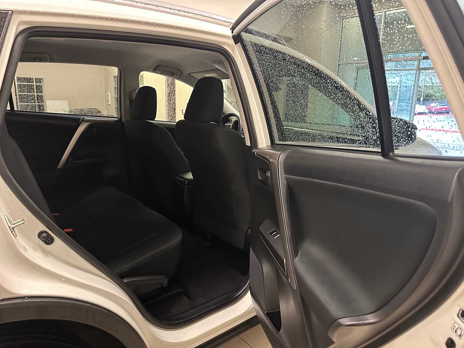 Thumbnail: 2018 Toyota RAV4 - 24