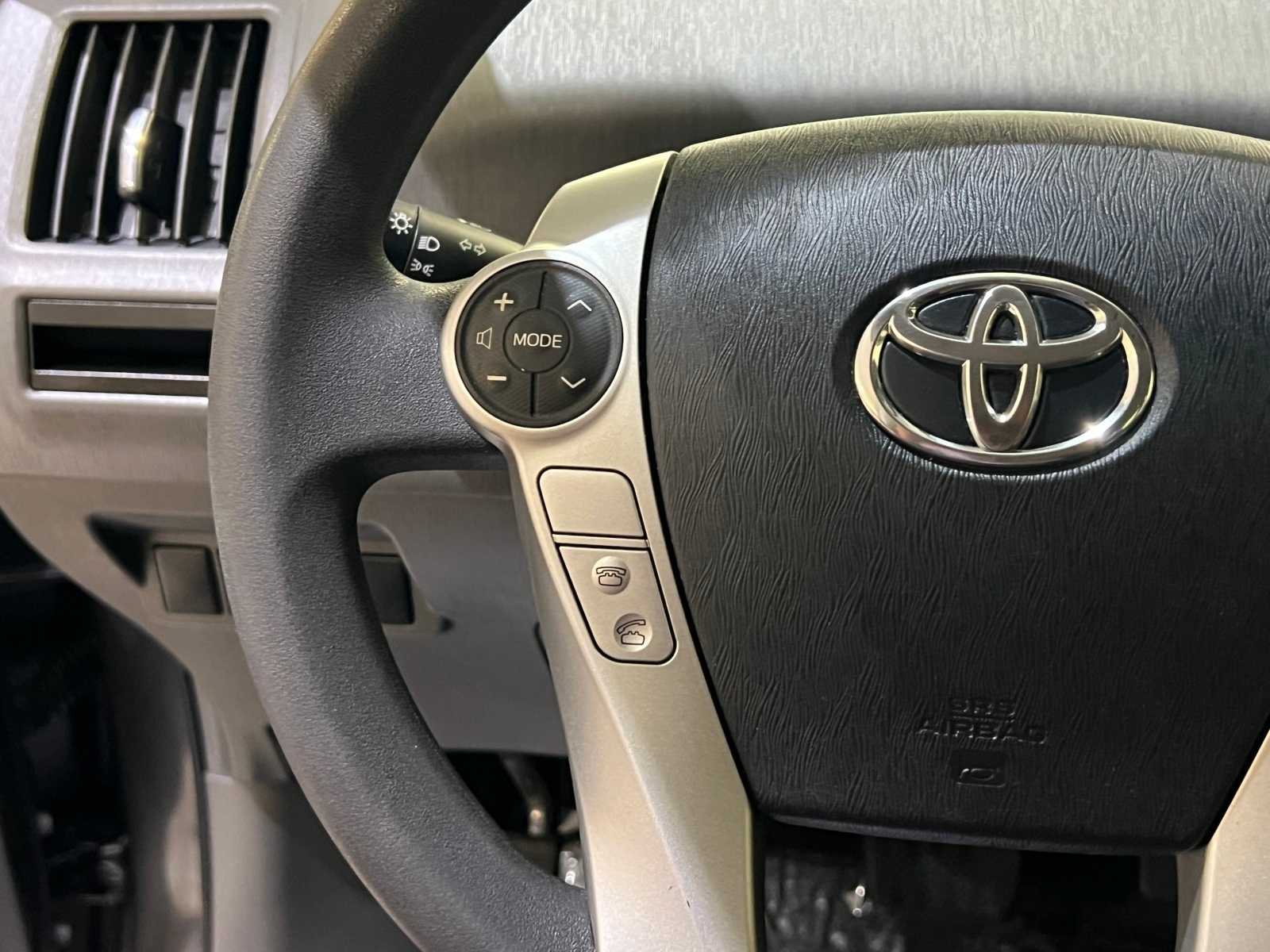 Thumbnail: 2014 Toyota Prius v - 20