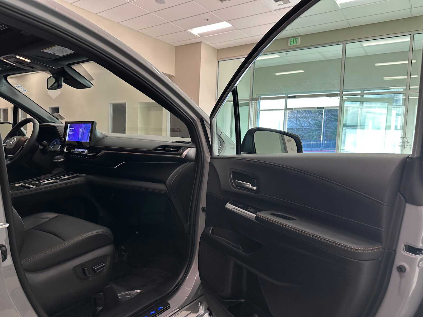 Thumbnail: 2025 Toyota Sienna - 29