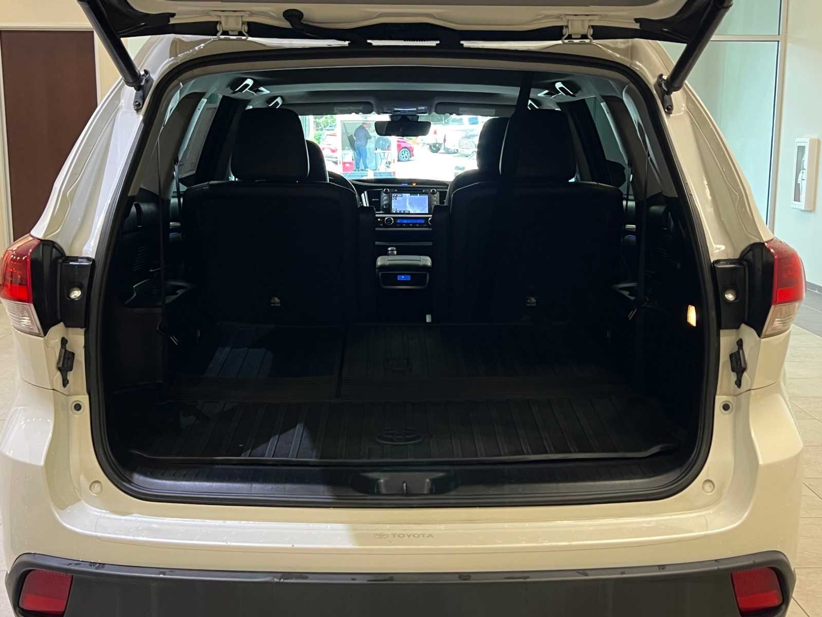 Thumbnail: 2019 Toyota Highlander - 30