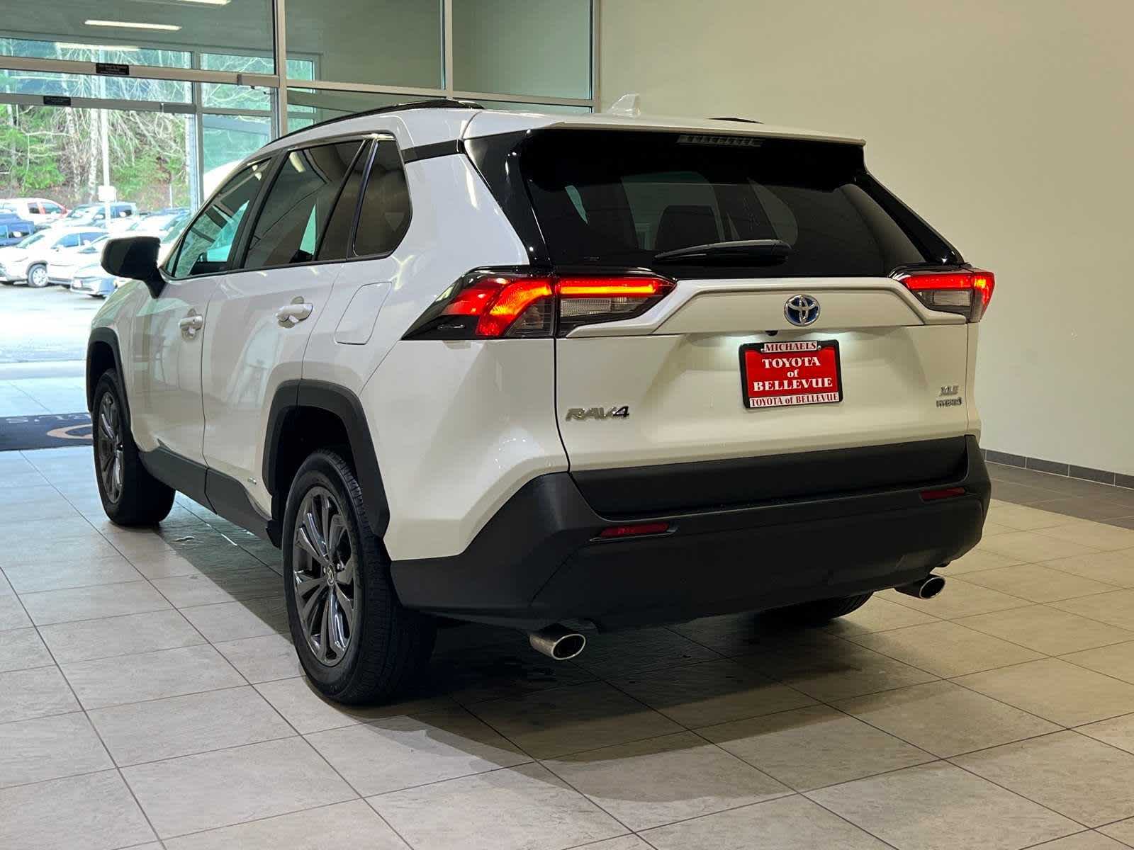 Thumbnail: 2022 Toyota RAV4 - 4