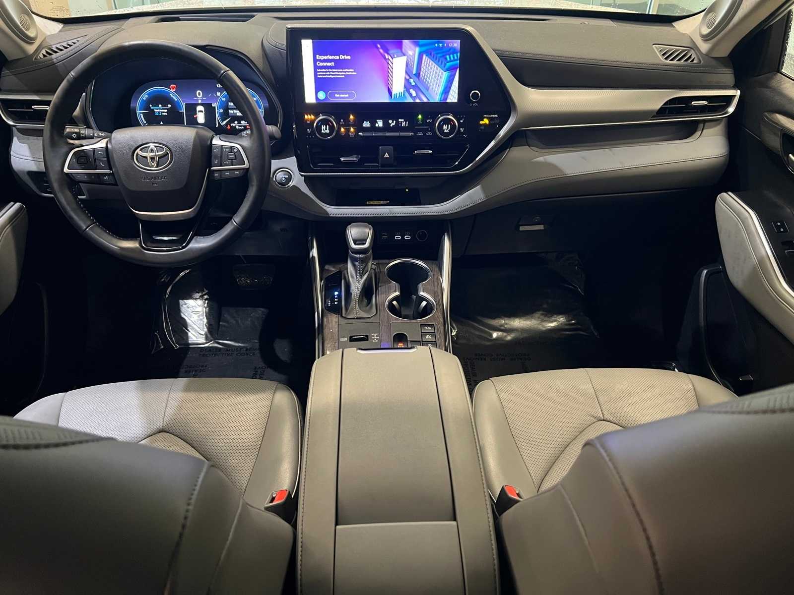 Thumbnail: 2023 Toyota Highlander - 10