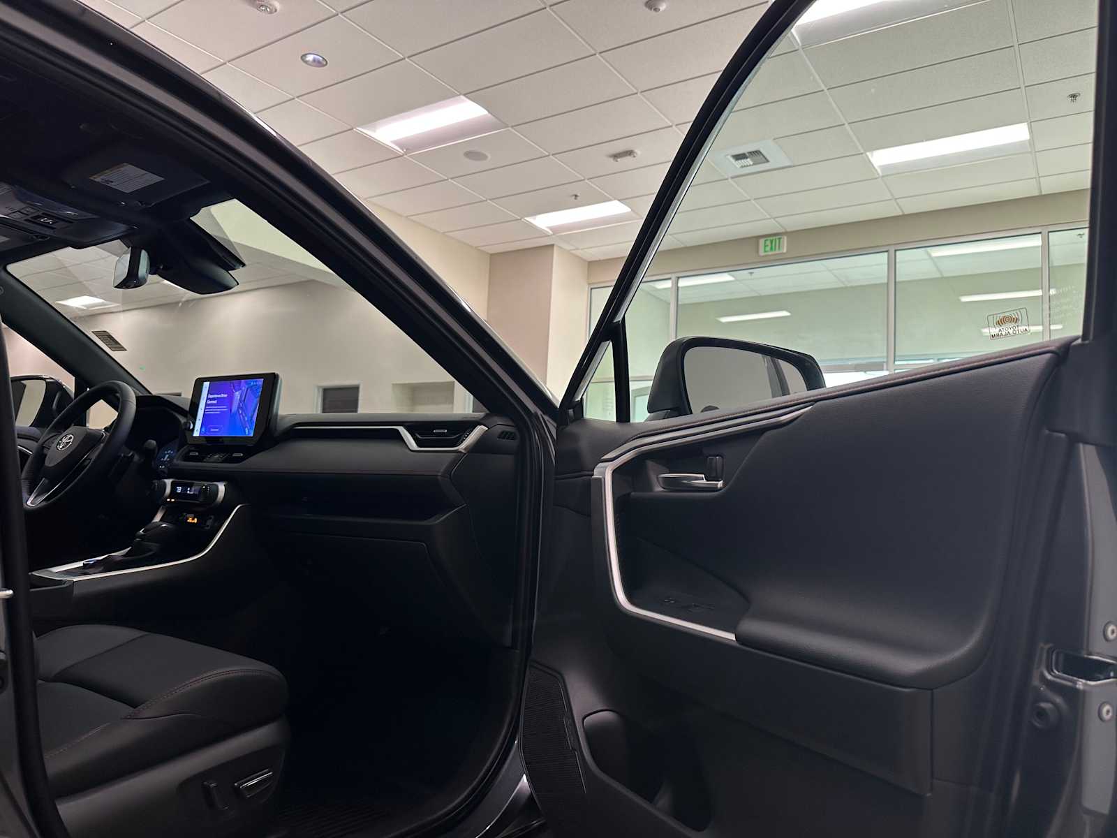 Thumbnail: 2025 Toyota RAV4 - 30