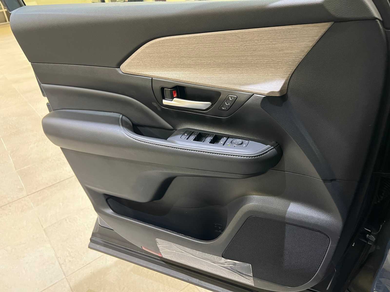 Thumbnail: 2025 Toyota Grand Highlander - 18