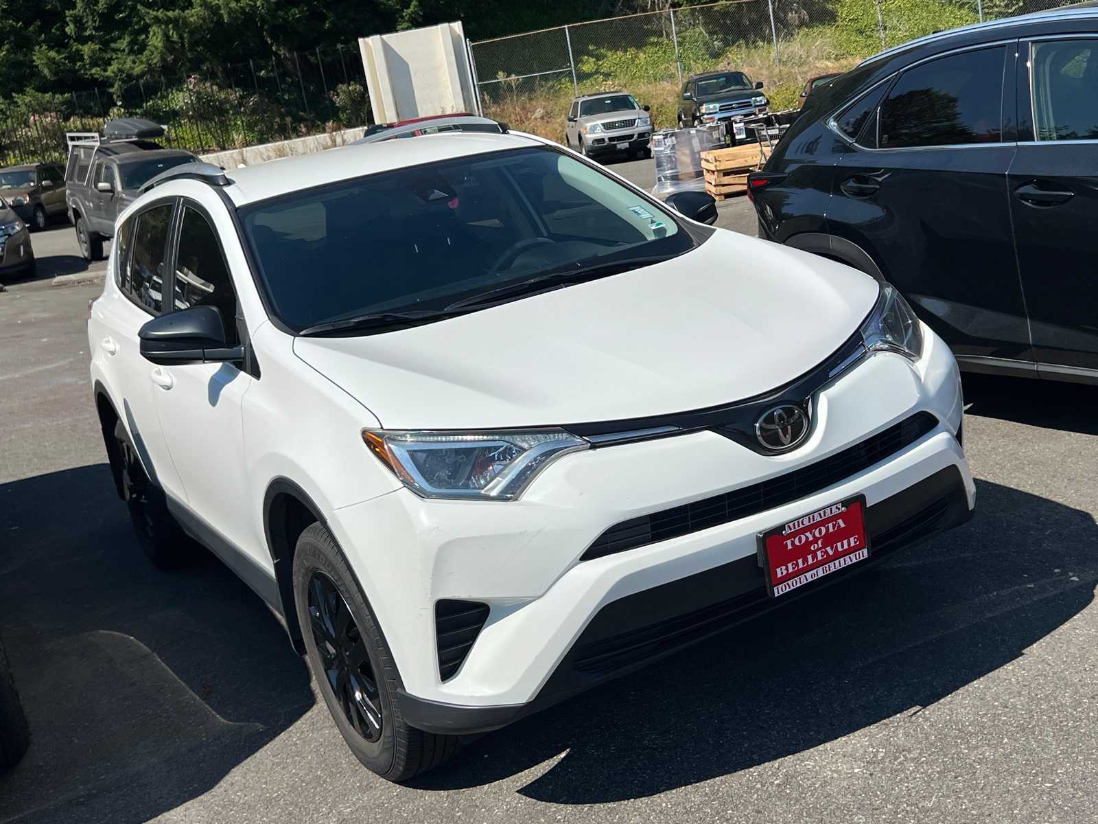 Thumbnail: 2018 Toyota RAV4 - 3