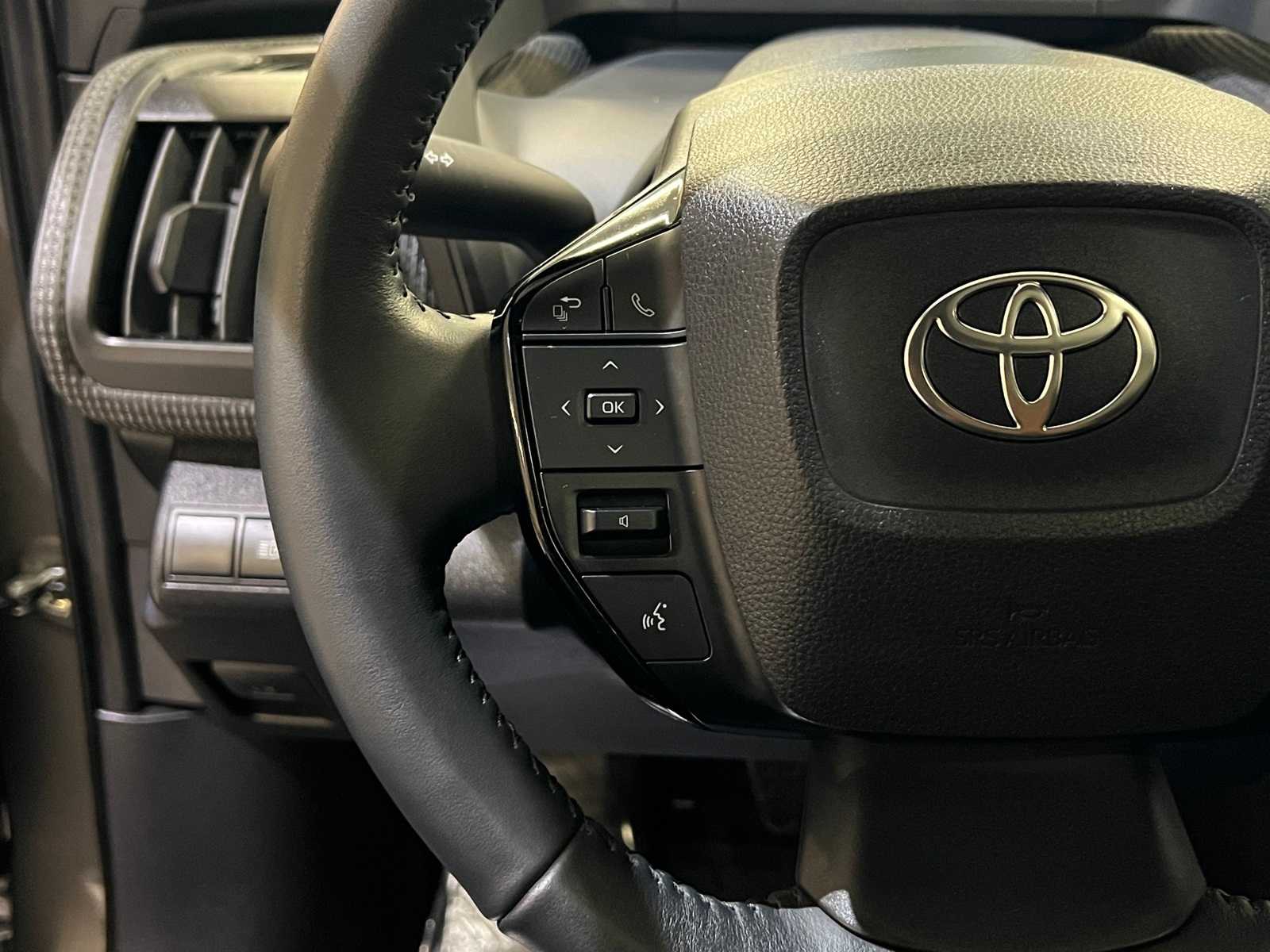 Thumbnail: 2024 Toyota bZ4X - 22