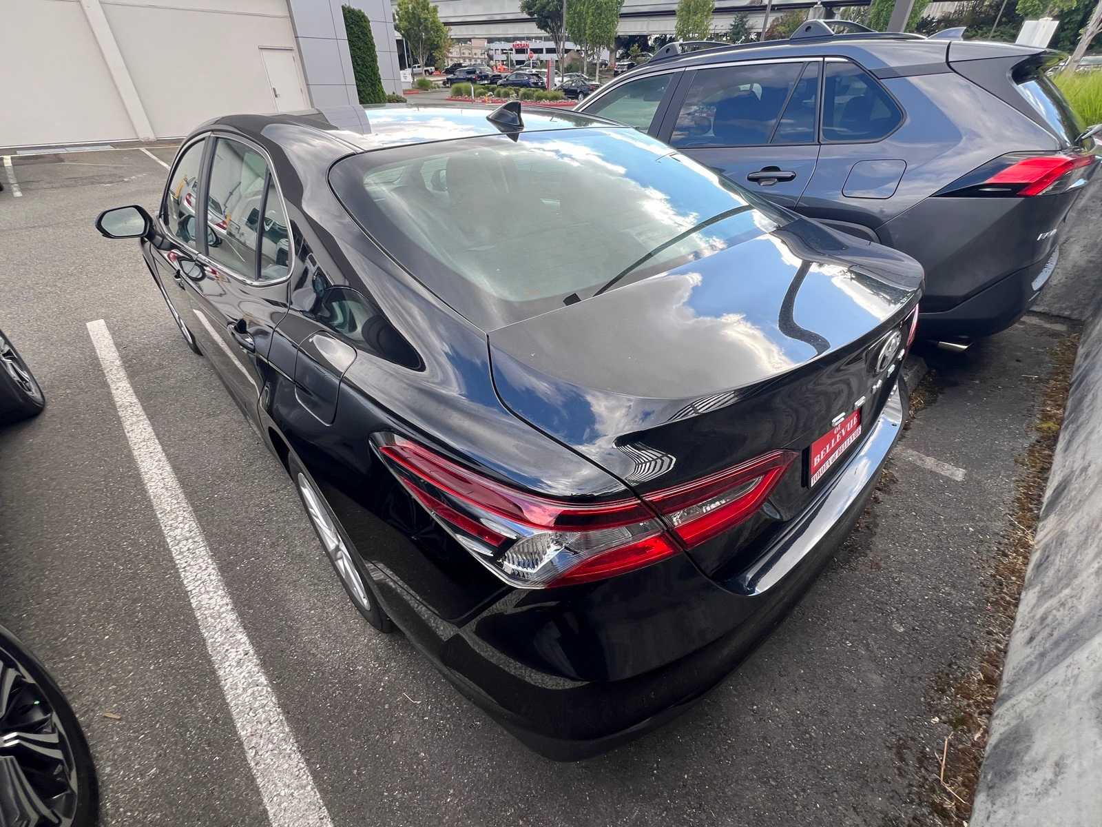 Thumbnail: 2022 Toyota Camry - 9