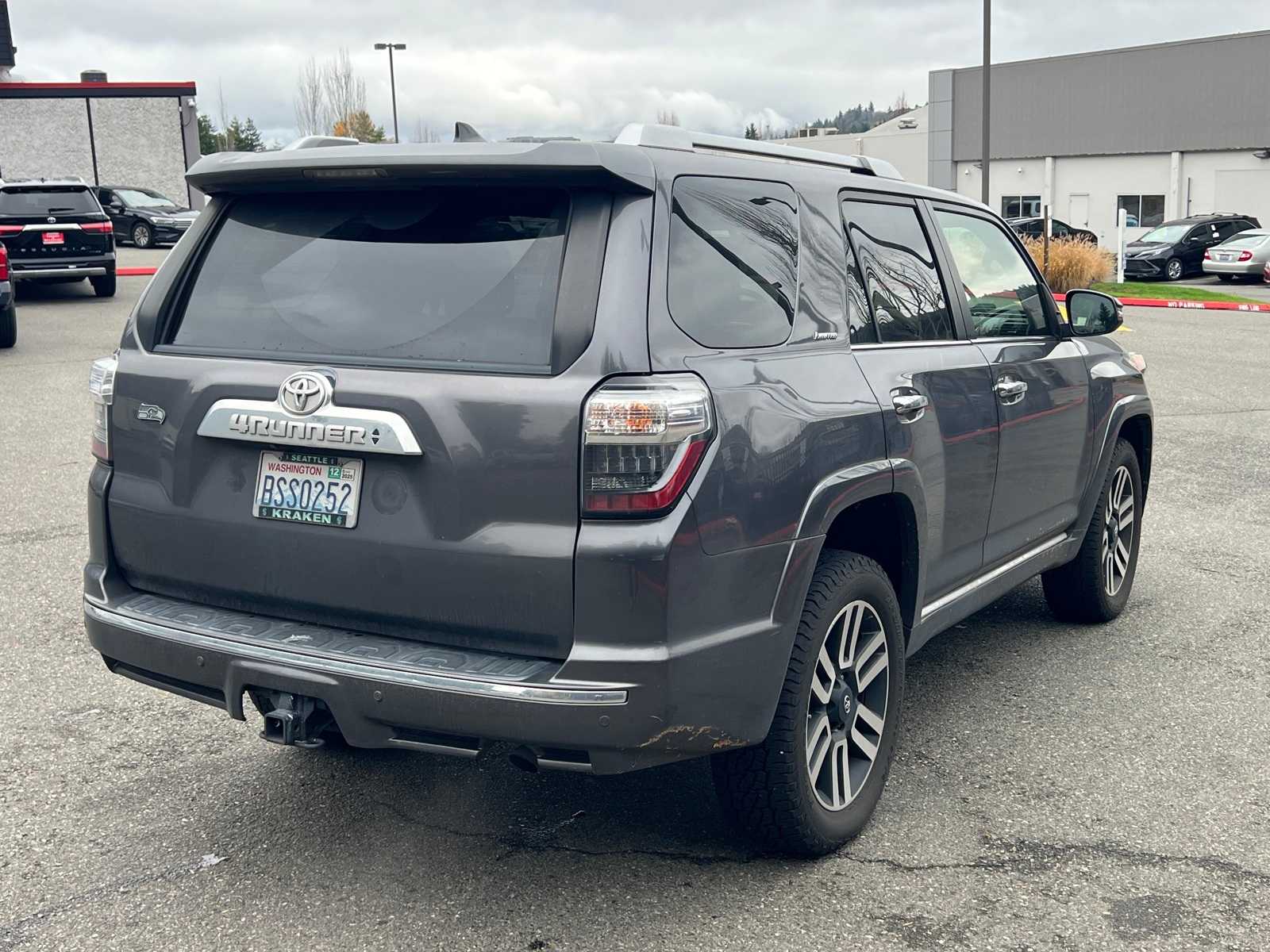 Thumbnail: 2017 Toyota 4Runner - 10