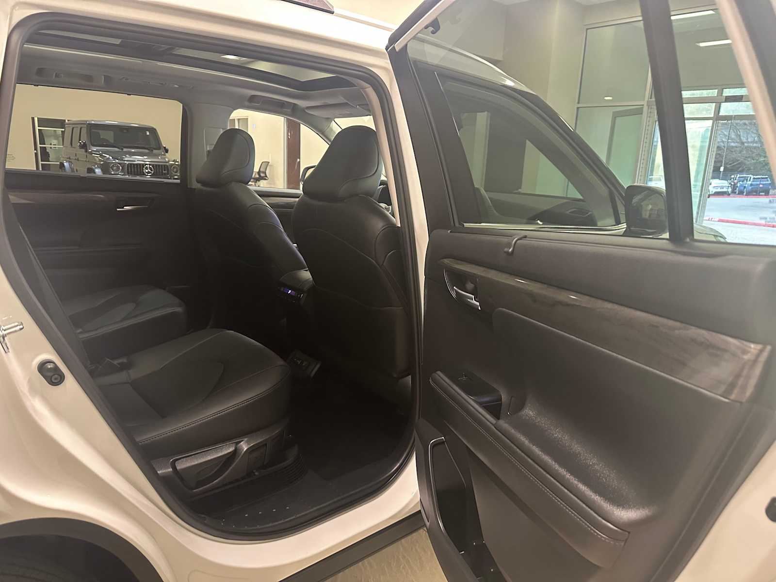 Thumbnail: 2025 Toyota Highlander - 27