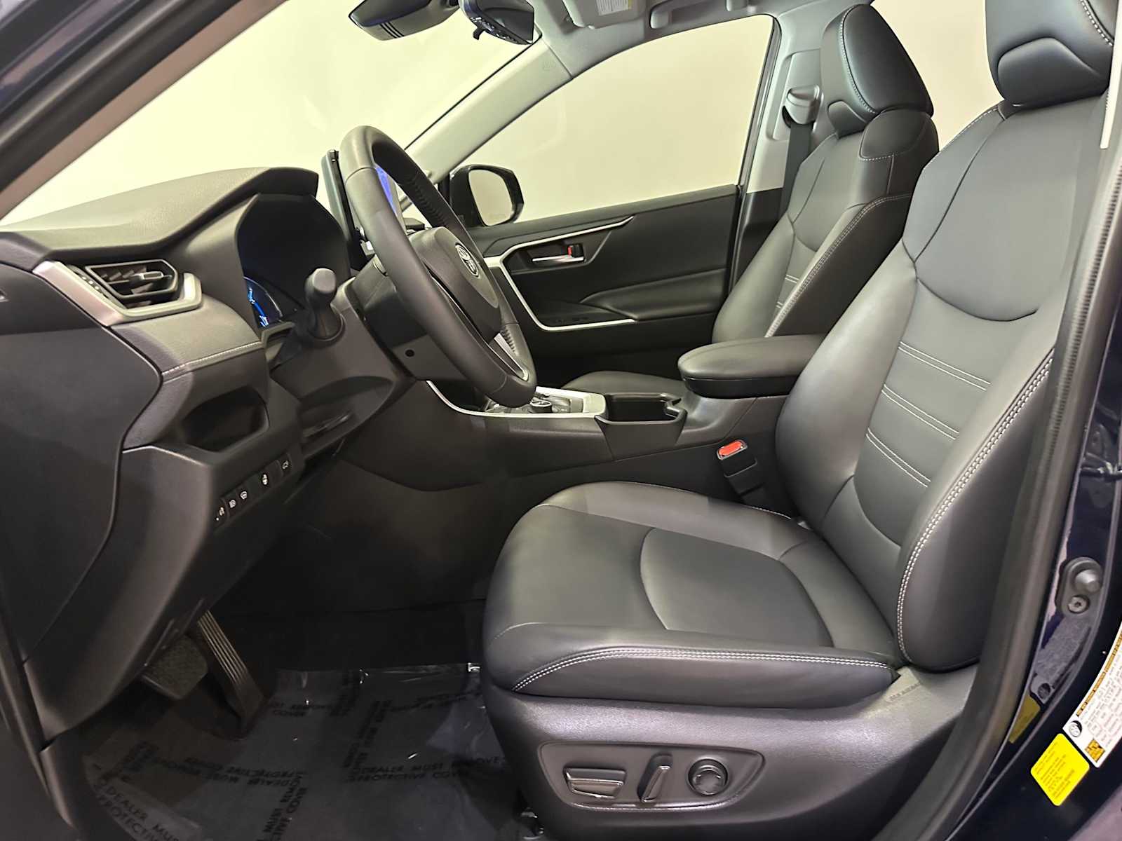 Thumbnail: 2025 Toyota RAV4 - 22