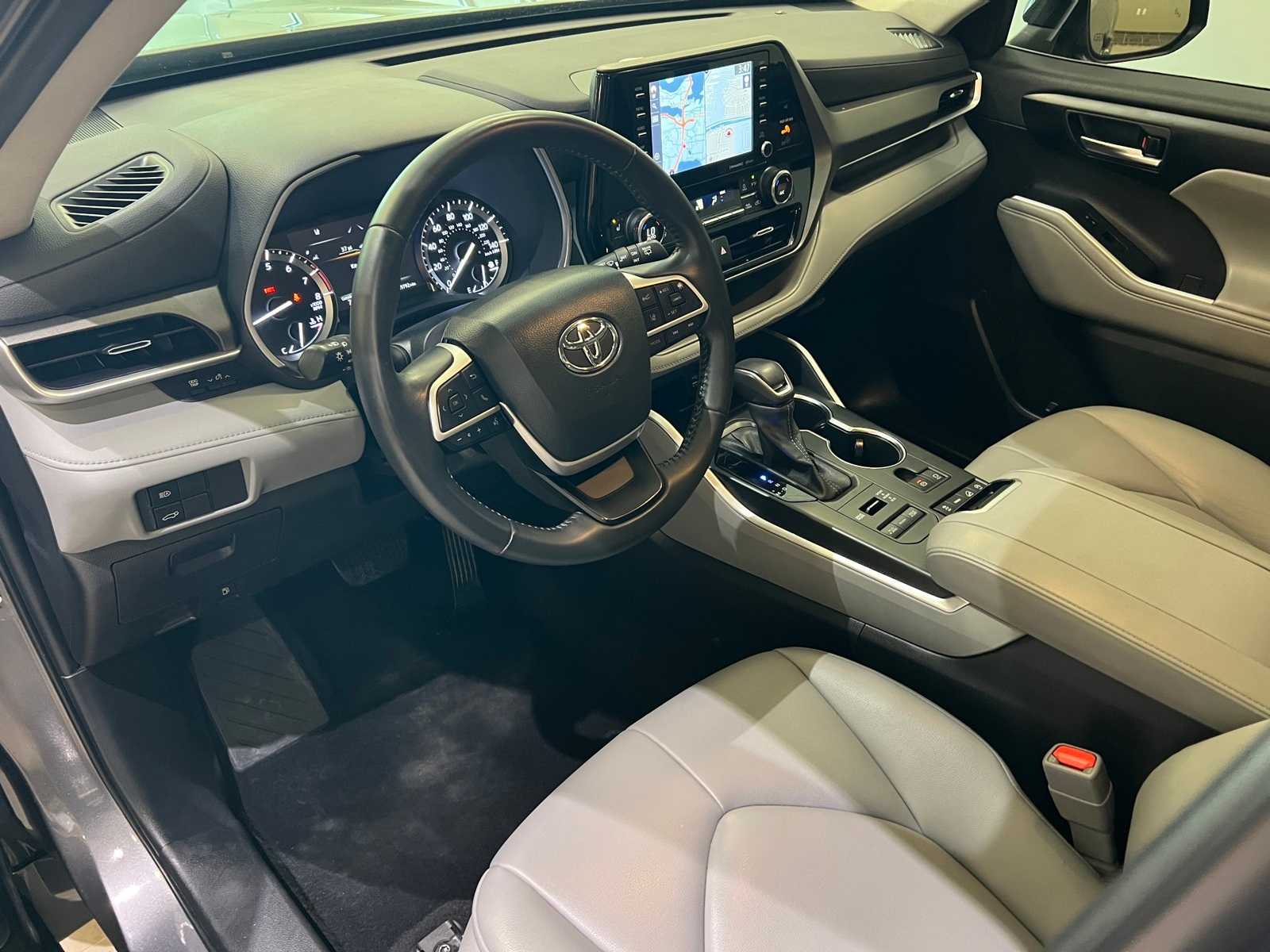 2022 Toyota Highlander XLE 2